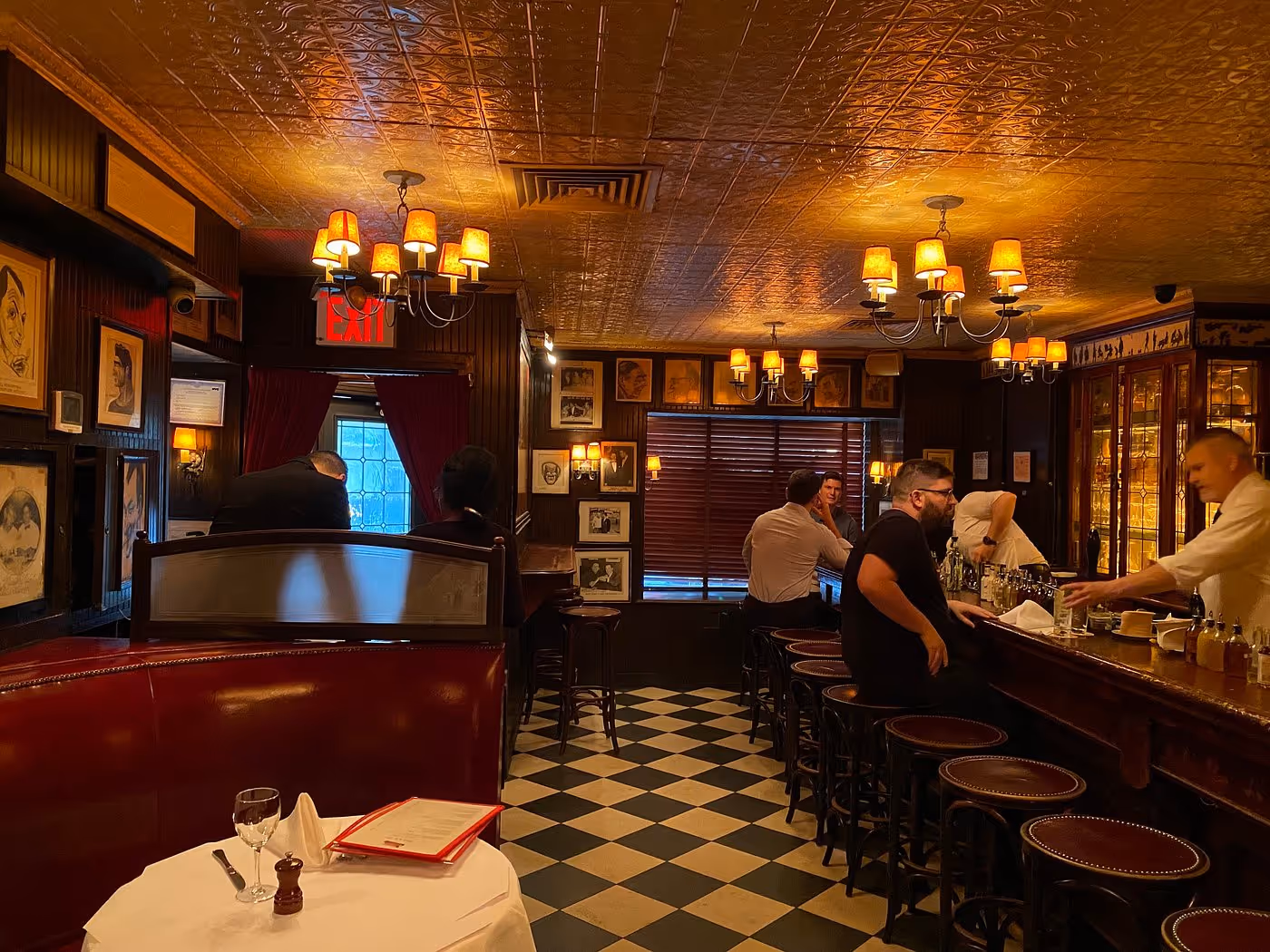 Minetta Tavern Ambiance