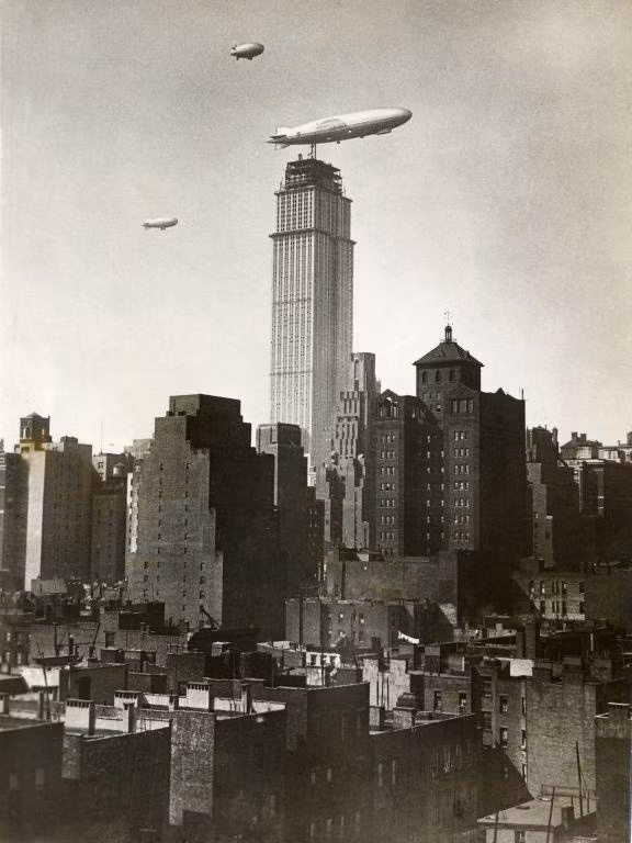 Zeppelin au dessus de l'Empire State Building
