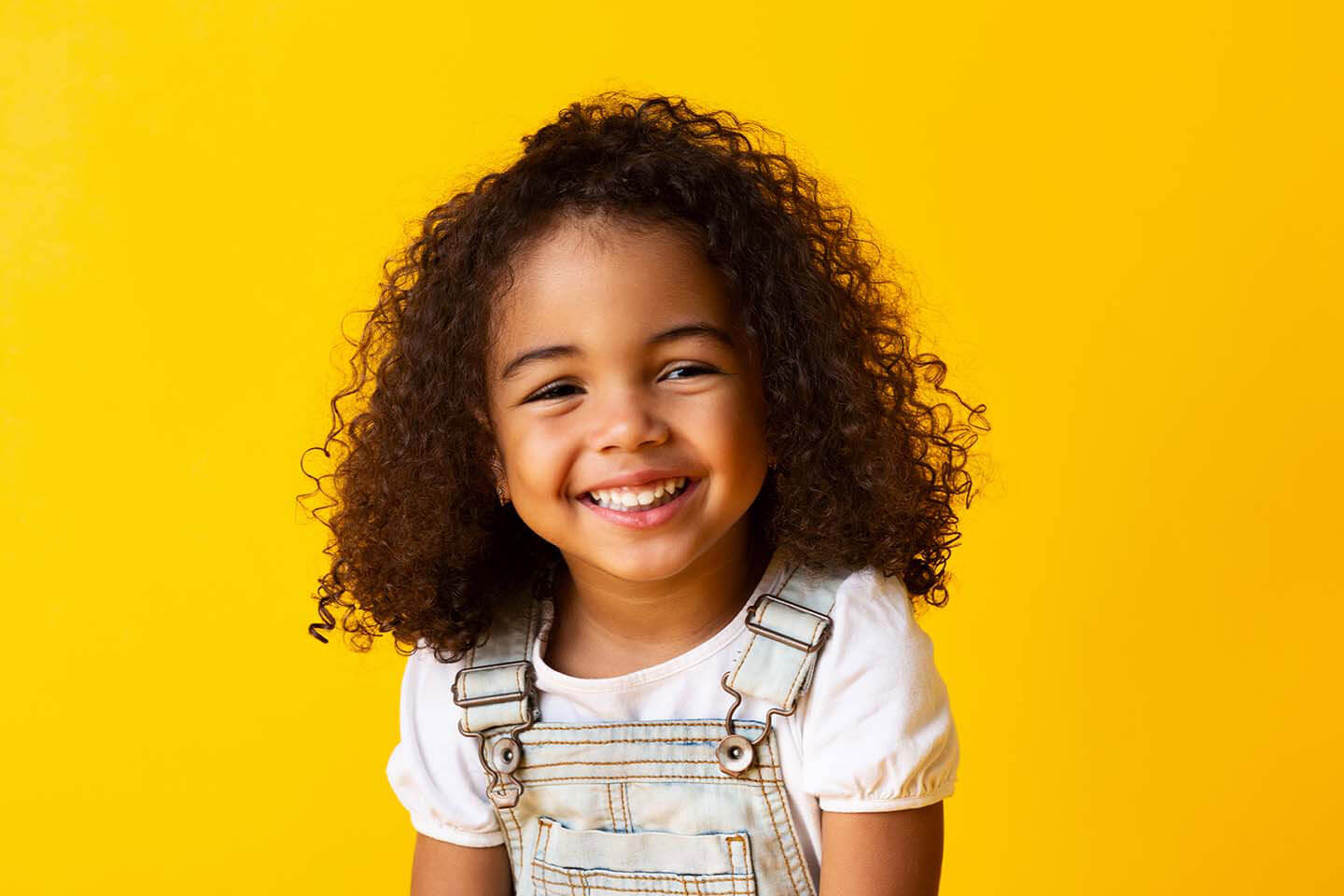 little girl smilign