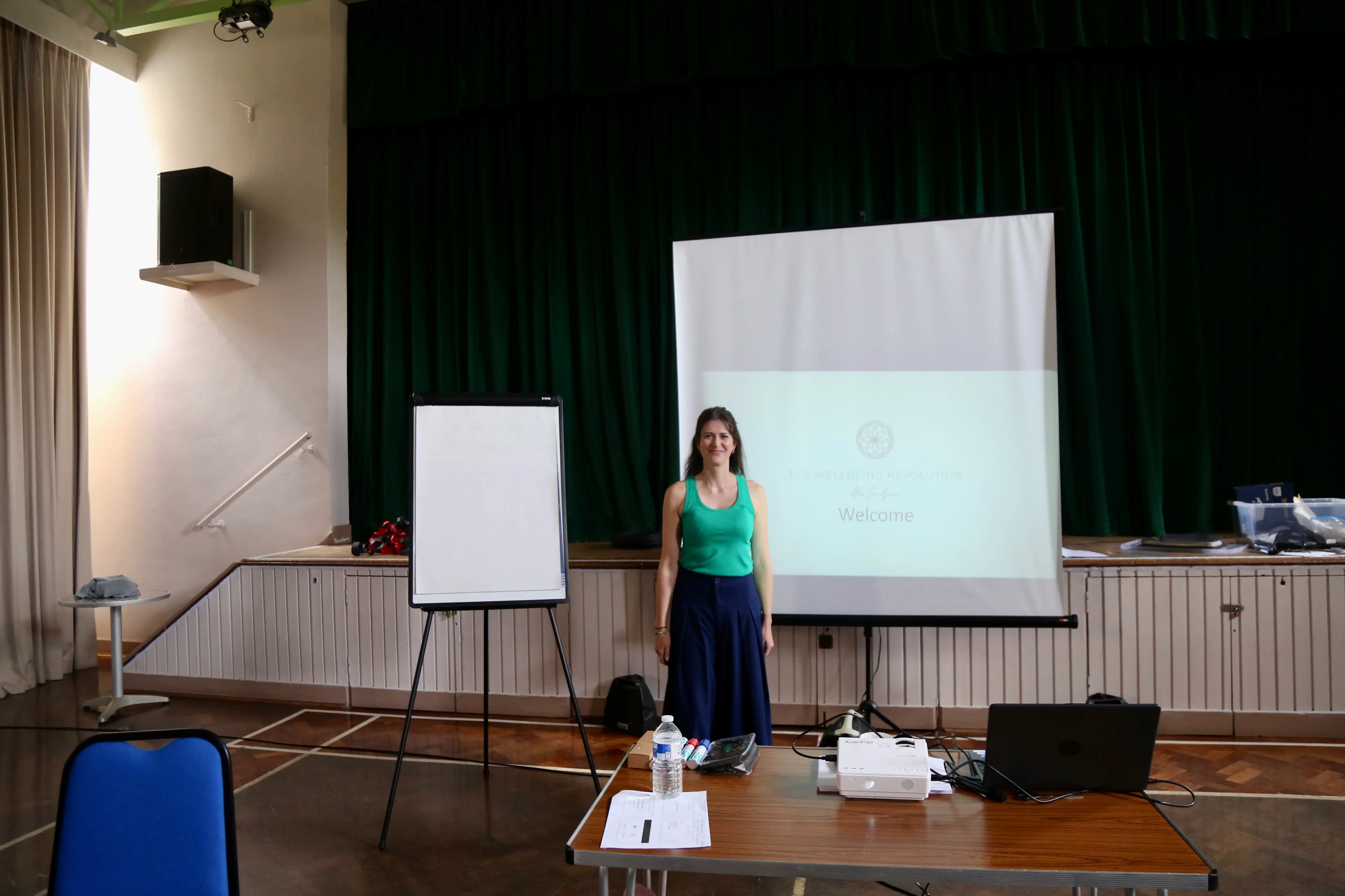 Dr Alexandra - Wellness Seminar Setup with Welcome Presentation