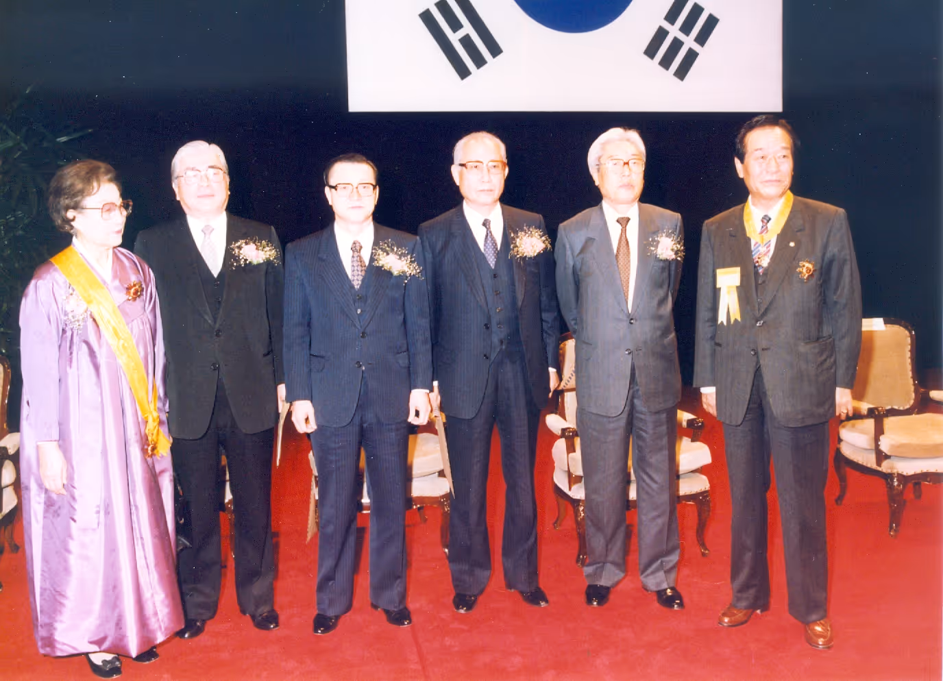 1990년 12월10일 국민훈장 무궁화장 수상