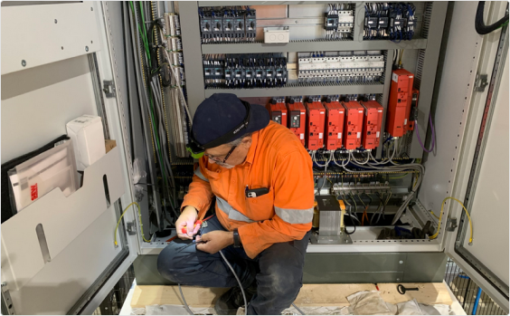 INCAS Engineer Mario wiring for an robotic palletiser arm