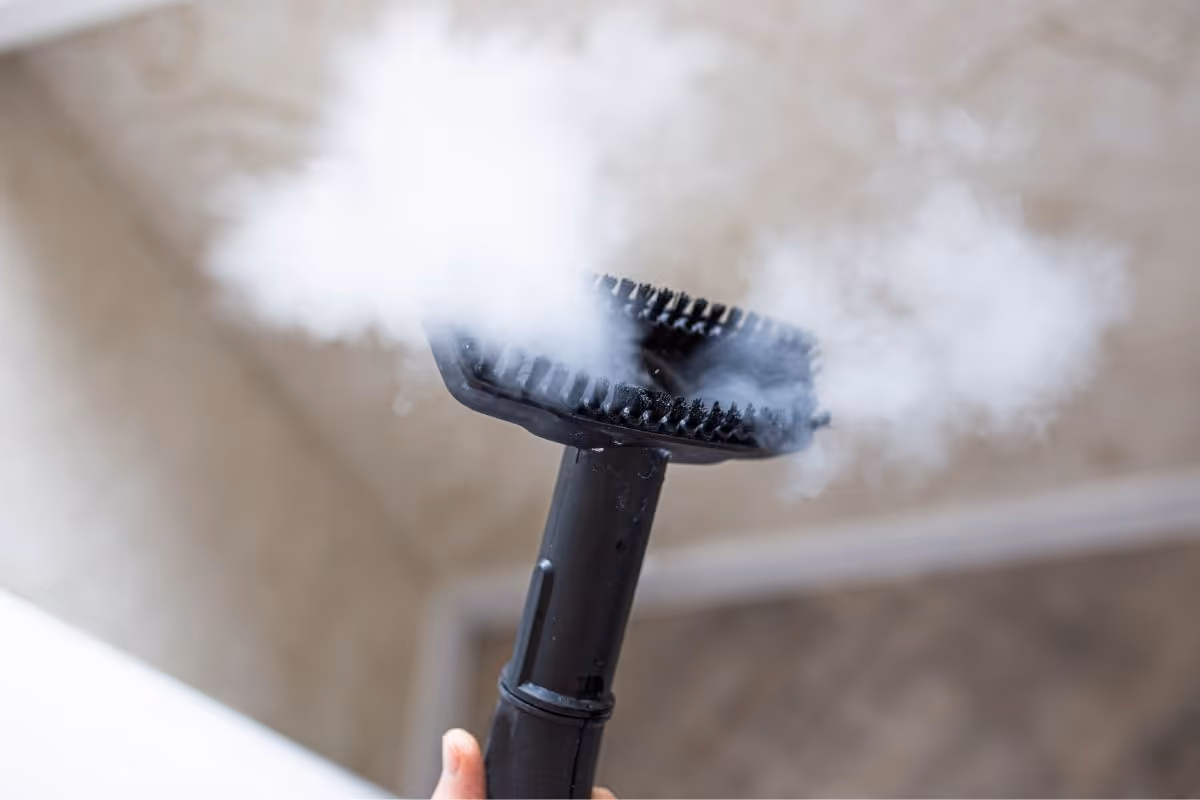 Désinfection vapeur professionnelle de sommier contre punaises de lit - intervention Fix Nuisible Bruxelles