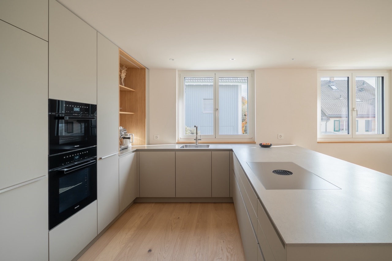 grifflose Küche in weiss