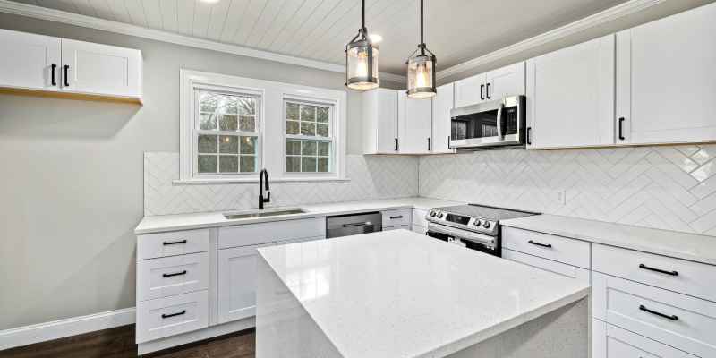 Material and Color Choices That Support a Spacious Feel