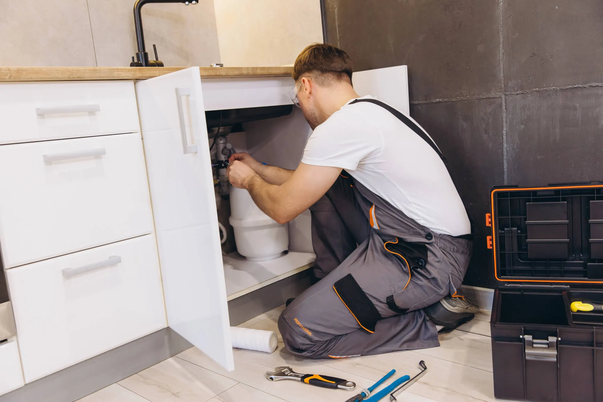 plumber deer valley fixing clogged drain