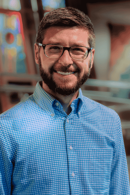 Photo of Lead Pastor Dillon Burns.