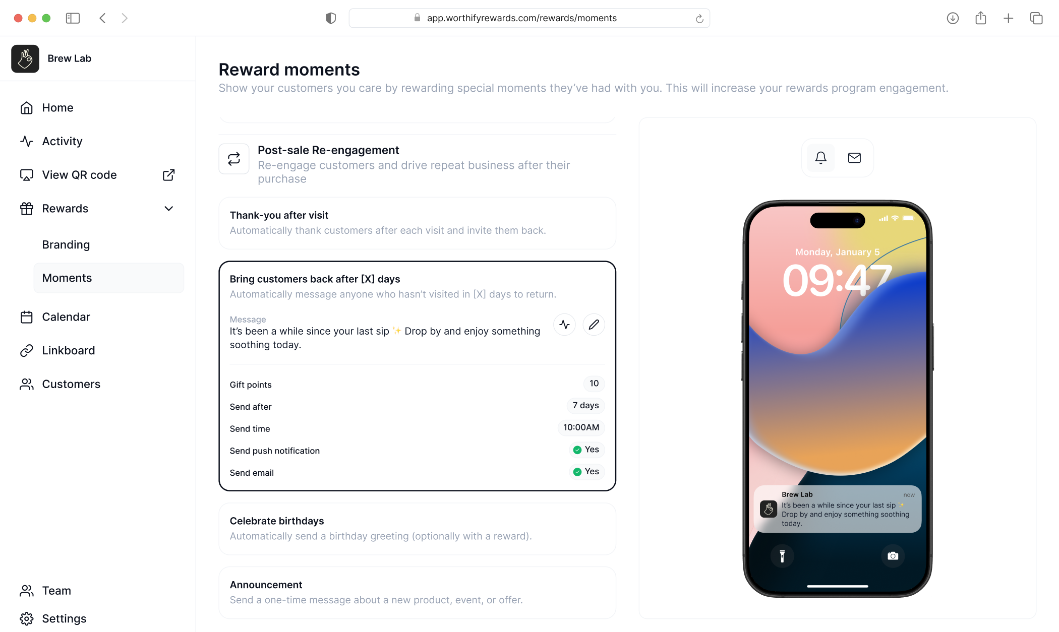 Lock-screen notification showing an inactive bring back customer nudge message sent through a digital wallet rewards program.