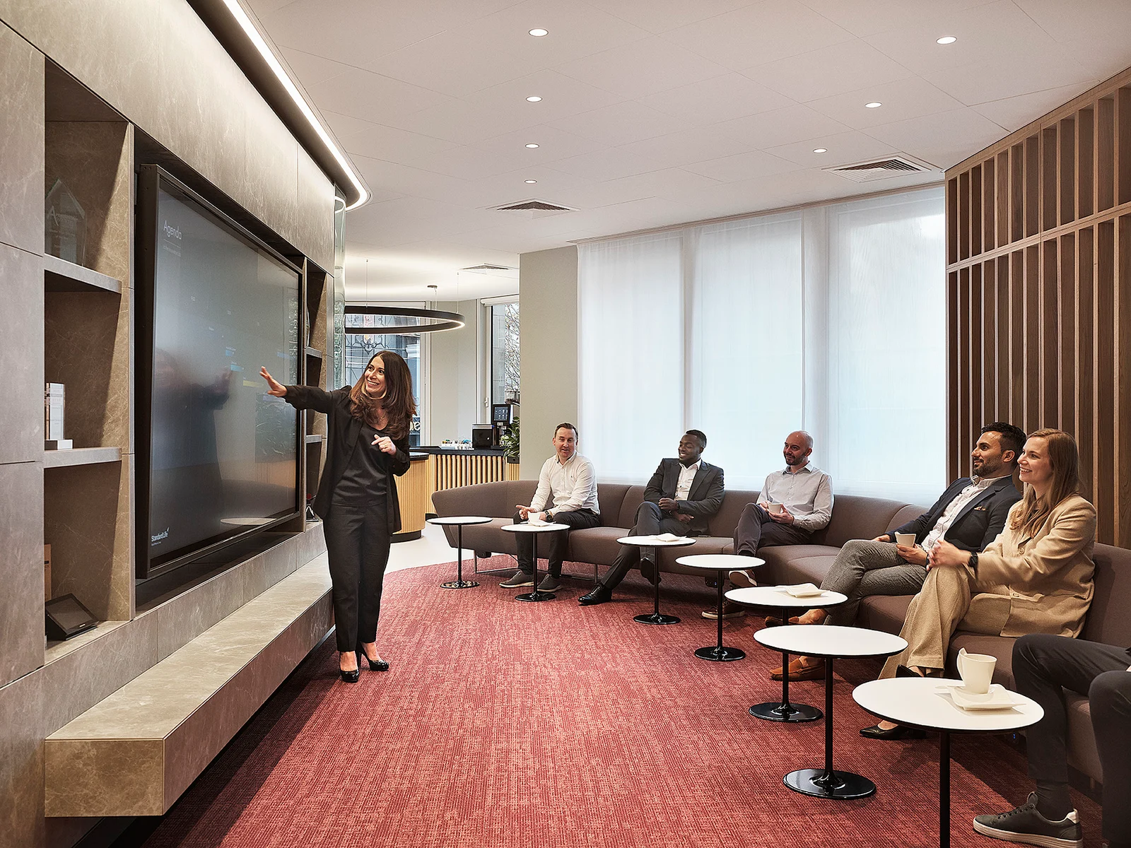 A comfortable soft and private space, introductions for the day takes place at the Launch Wall. The session agenda is tailored to the needs of the visitor group, and discussions focus on the voice of the customer and the goals of the engagement.