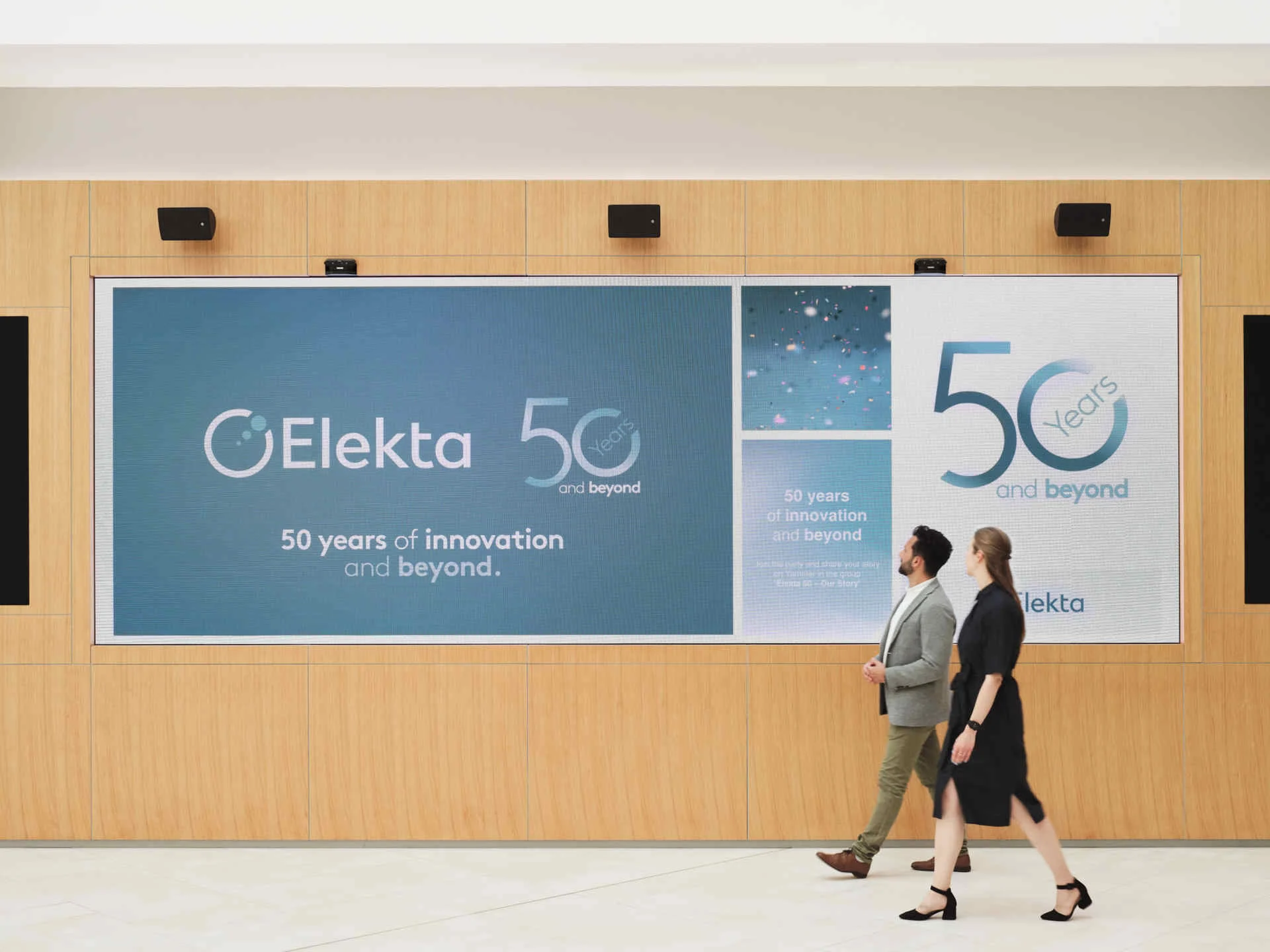 Located in the central atrium, the Innovation wall celebrates Elekta’s story of innovation and reveals a wide range of brand communications. 