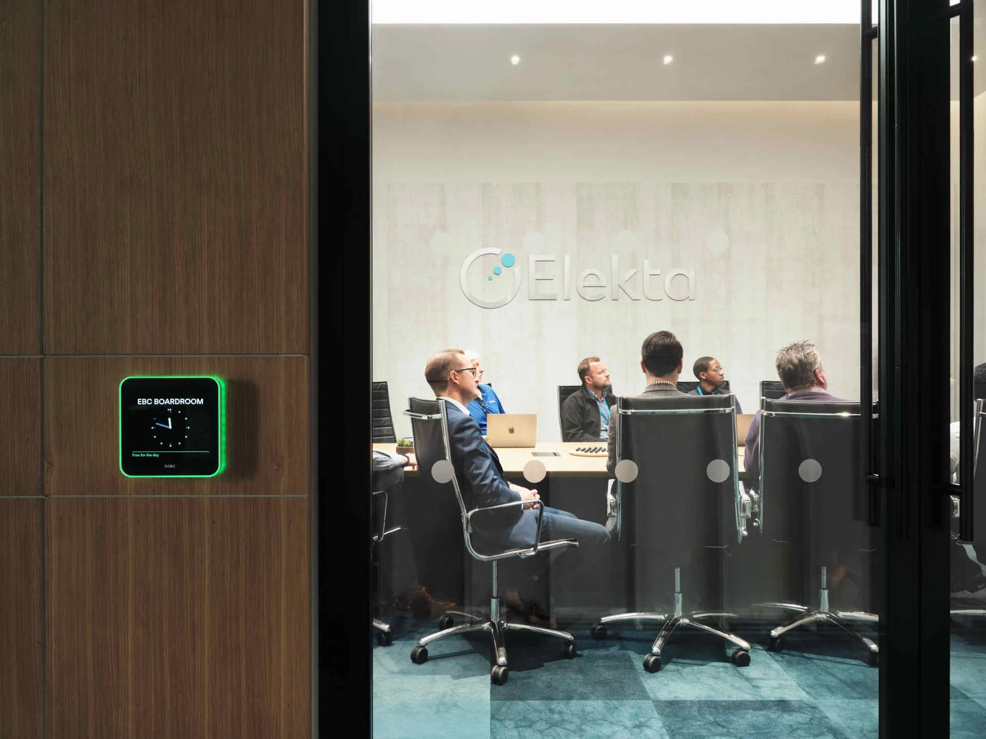 The boardroom provides a familiar setting for more formal meetings and delivers the same technology to displays and presentations as the Focus Theatre, providing a seamless content experience to the visitor.