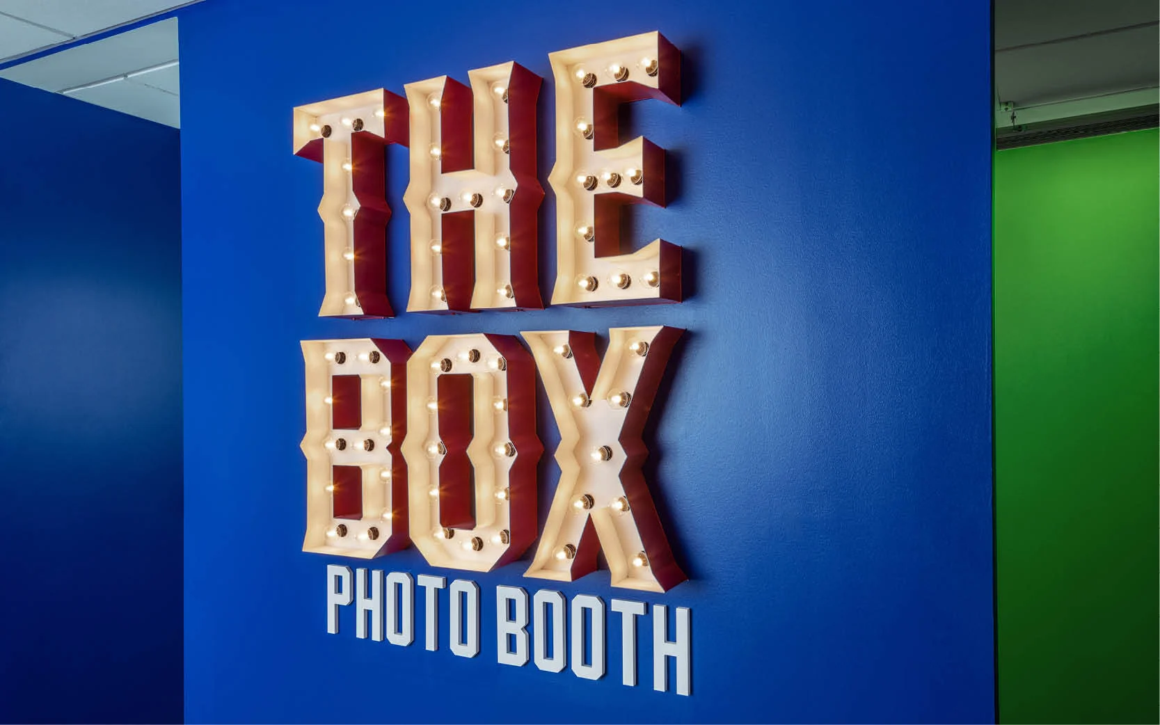 The Box photobooth creates a moment for fans and visitors that reaches out beyond the center through social media.