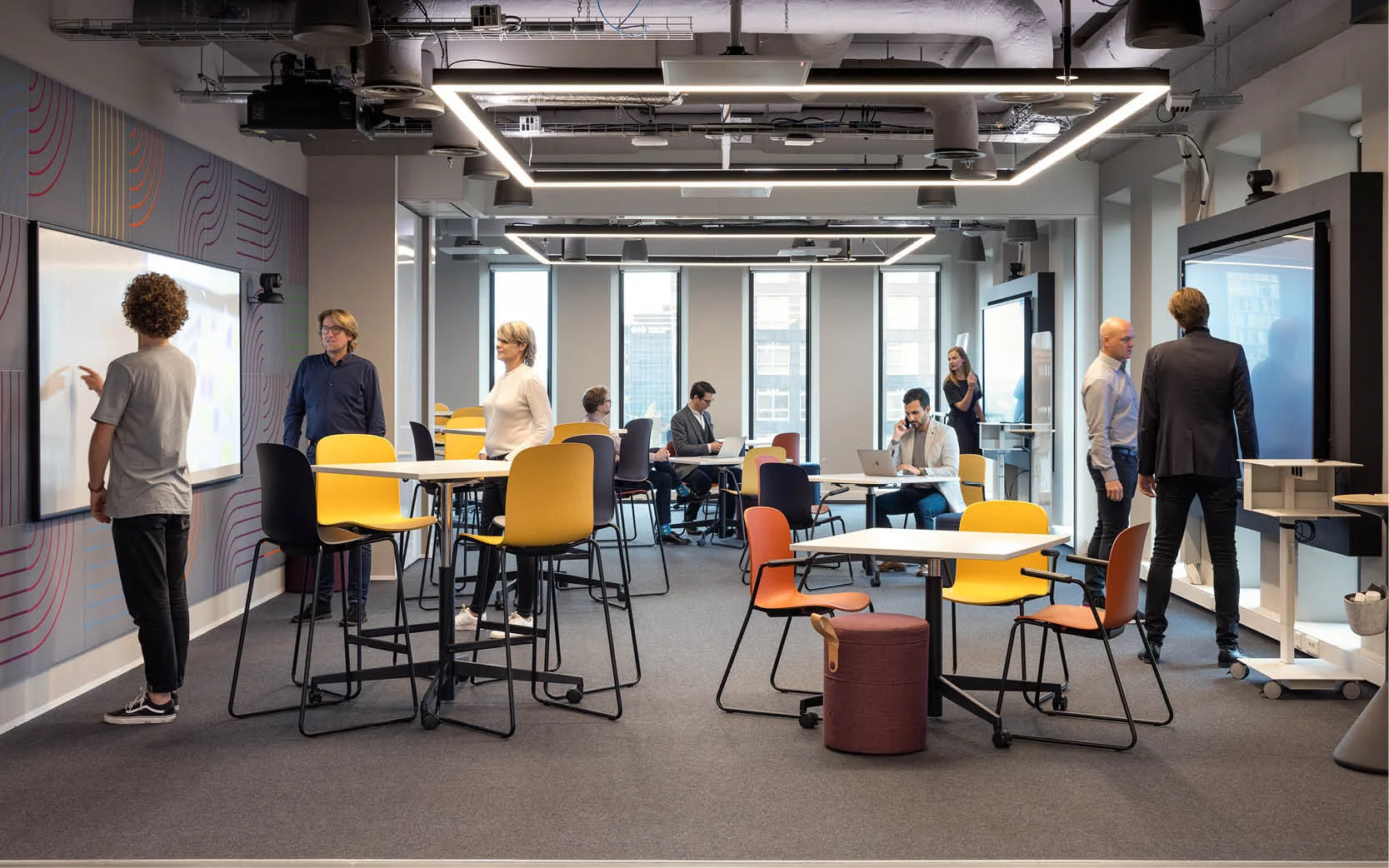 The Think Space is a high-energy setting that is configurable with the sole purpose of enabling collaboration. The space can be customized for one extensive group session or two 15-person sessions.