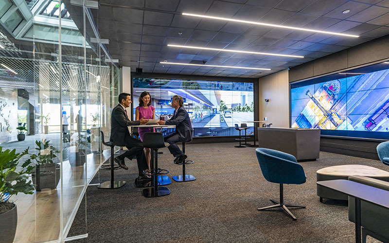 The Cloud Immersion room features large digital platforms designed to immerse the visitors in content and storytelling that brings relevant, customized solutions to life. 