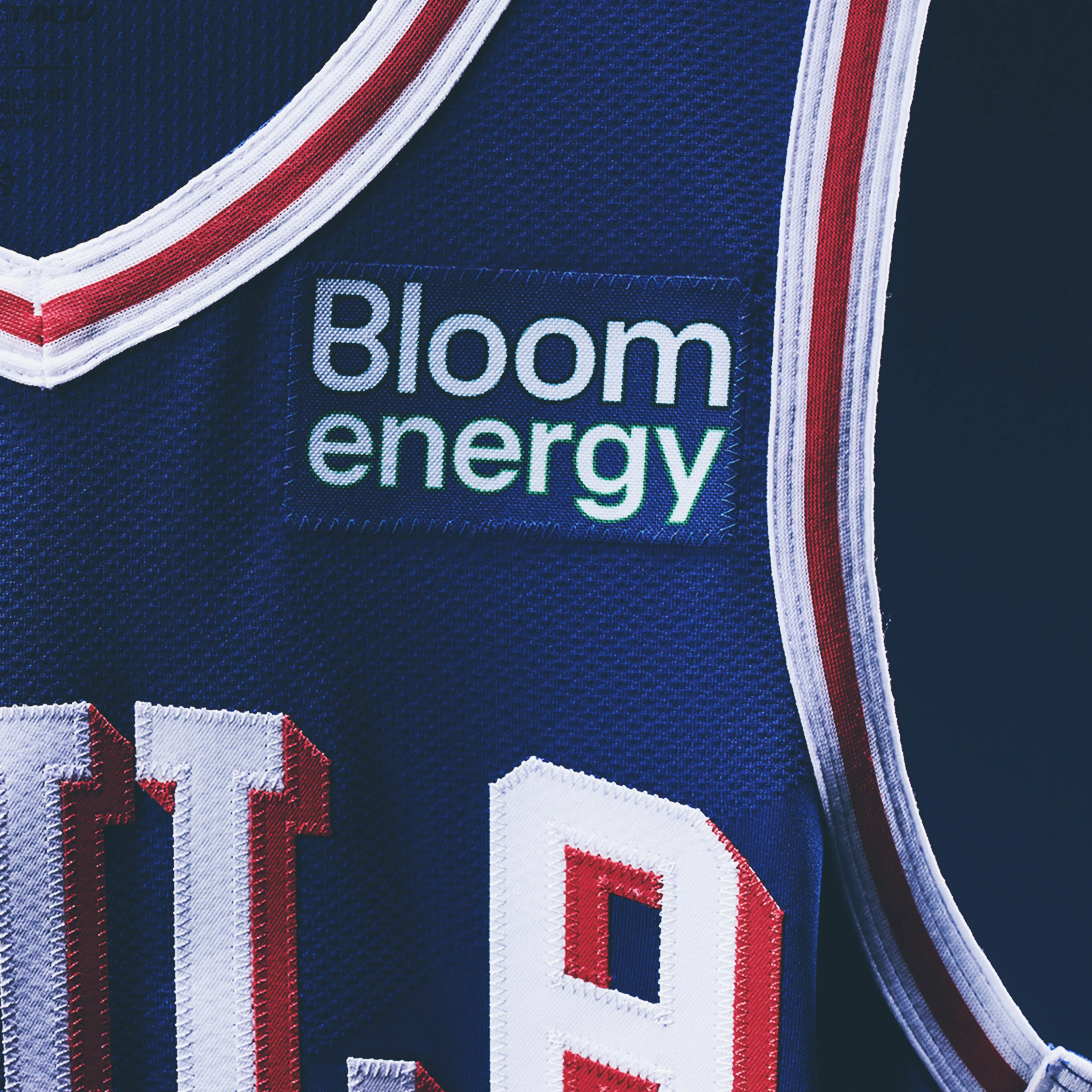 فريق «76ers» يبرم اتفاقية لوضع شعار على القمصان مع شركة «بلوم إنيرجي»