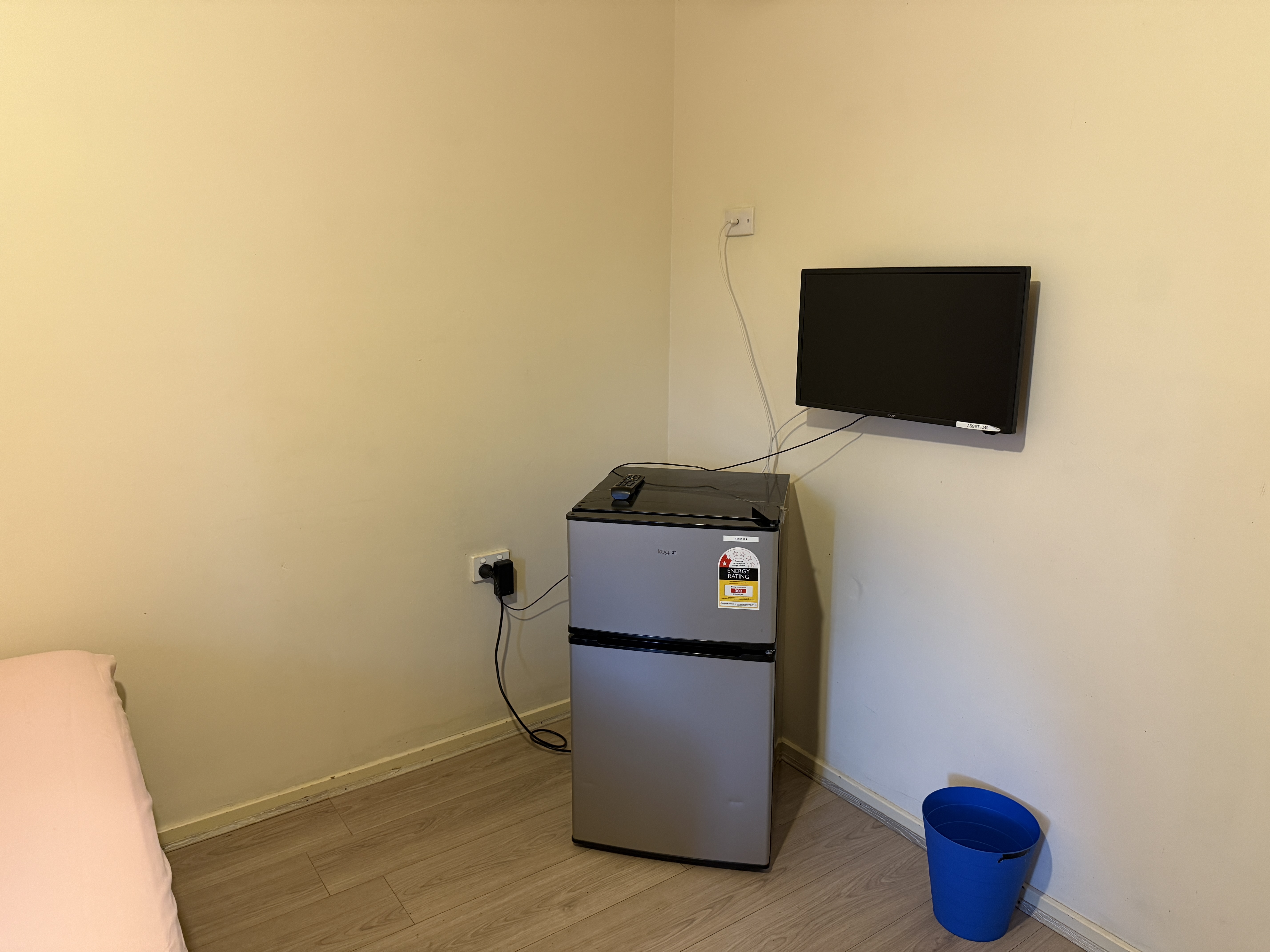 Room 3_Elizabeth Park_Fridge_TV – Image from Iris Property Management.