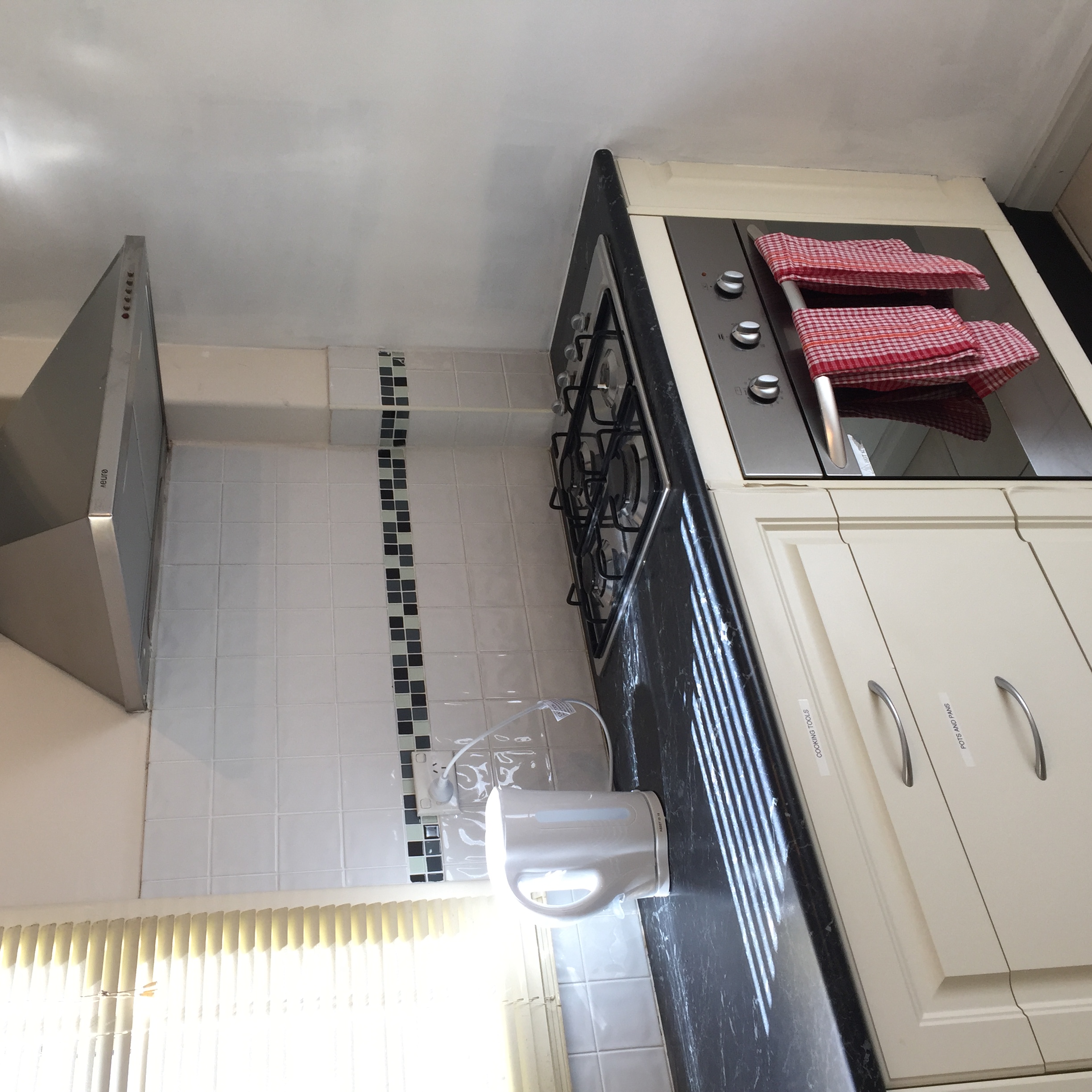 Murray Bridge share house Kitchen Bench and Stove shared space