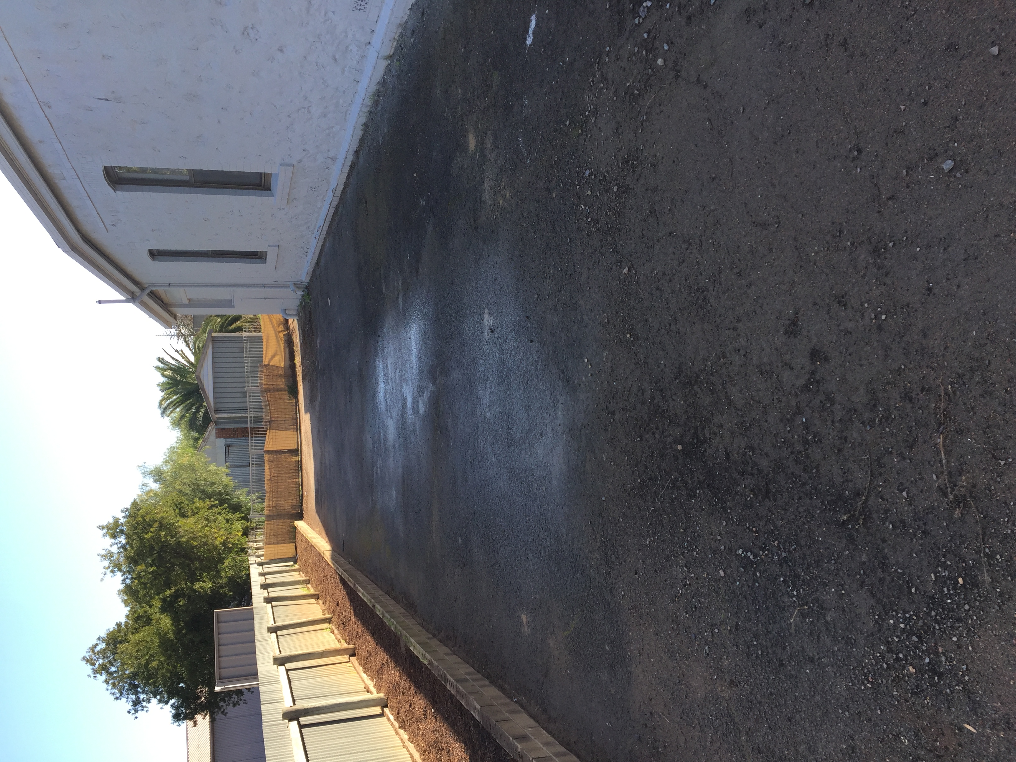 Murray Bridge share house Driveway shared space