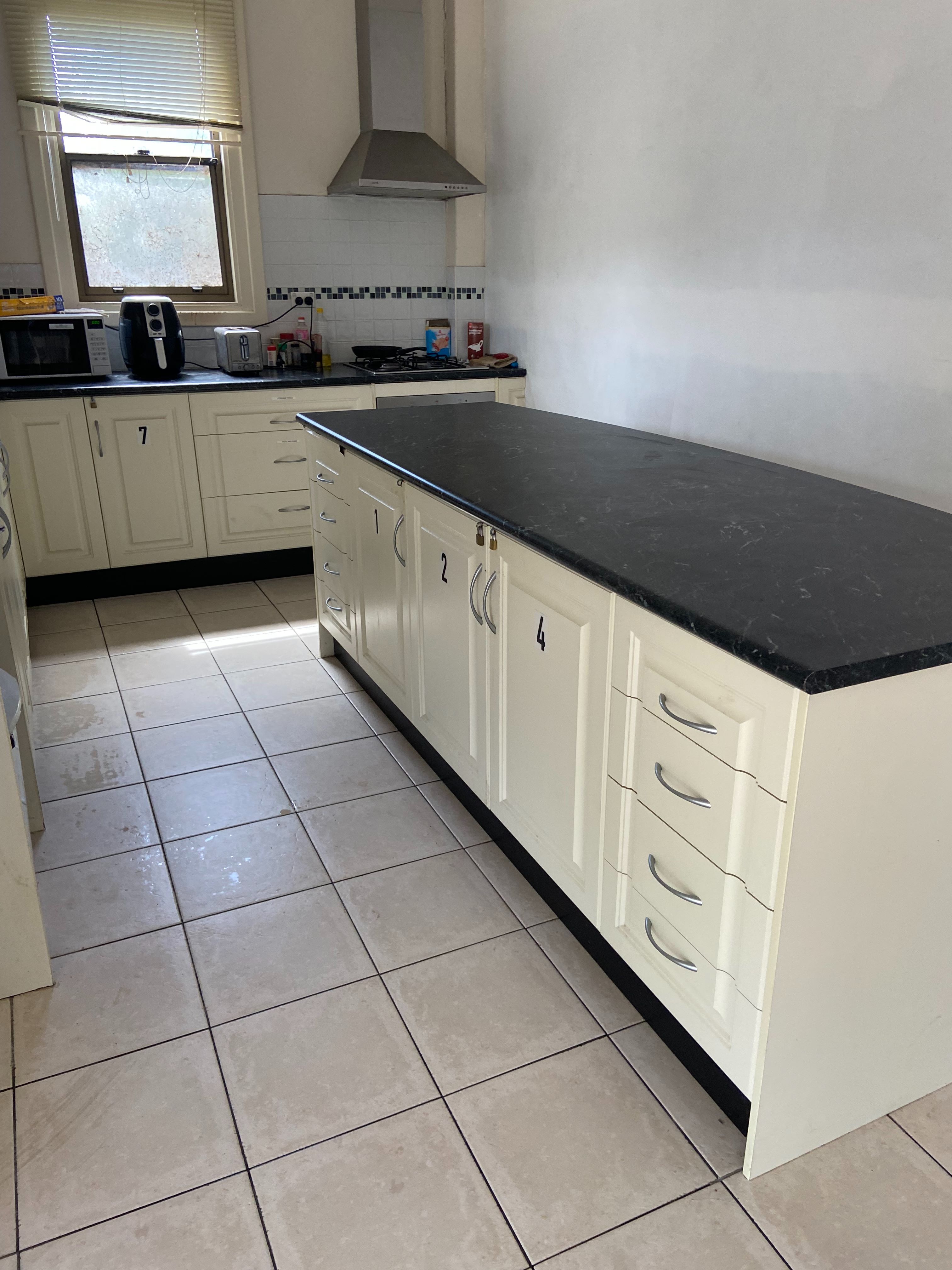 Murray Bridge share house Kitchen Bench and Stove shared space