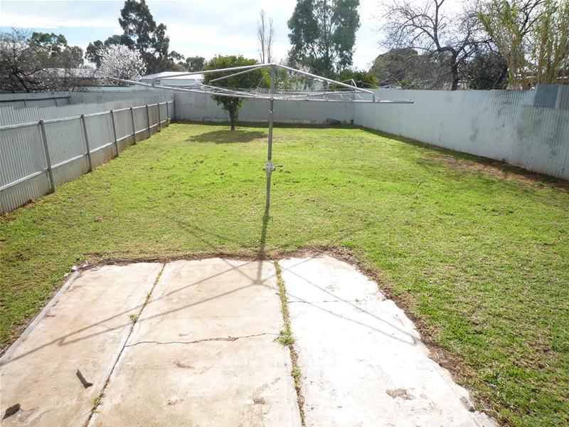 Elizabeth Grove share house Backyard shared space