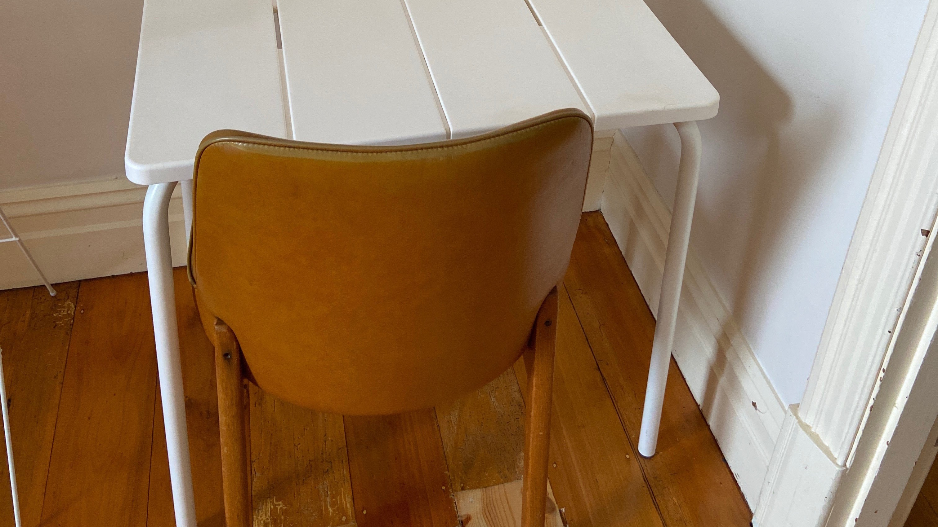 Murray Bridge share house Desk and Chair