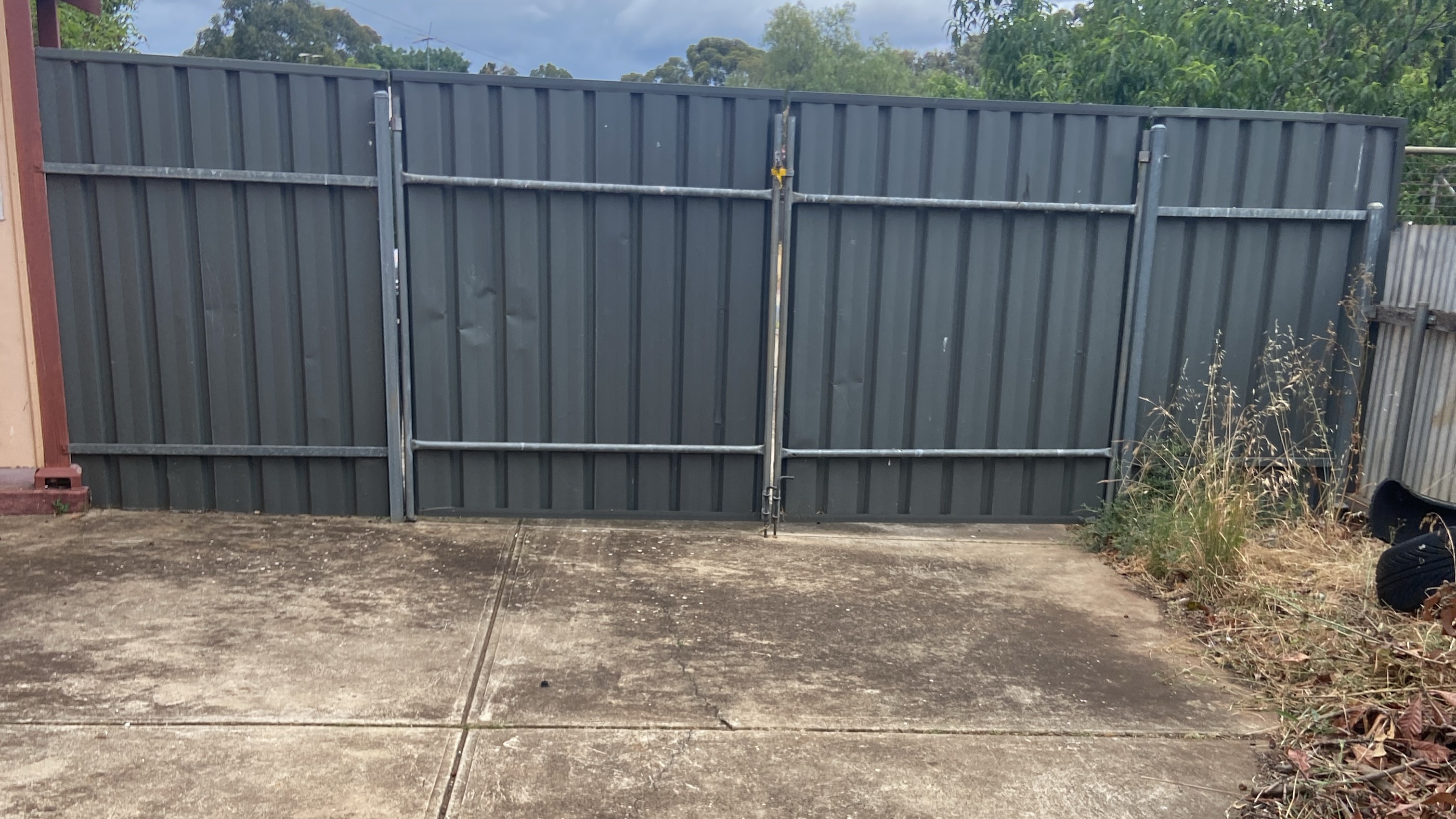 Elizabeth Grove share house Driveway and Fence shared space