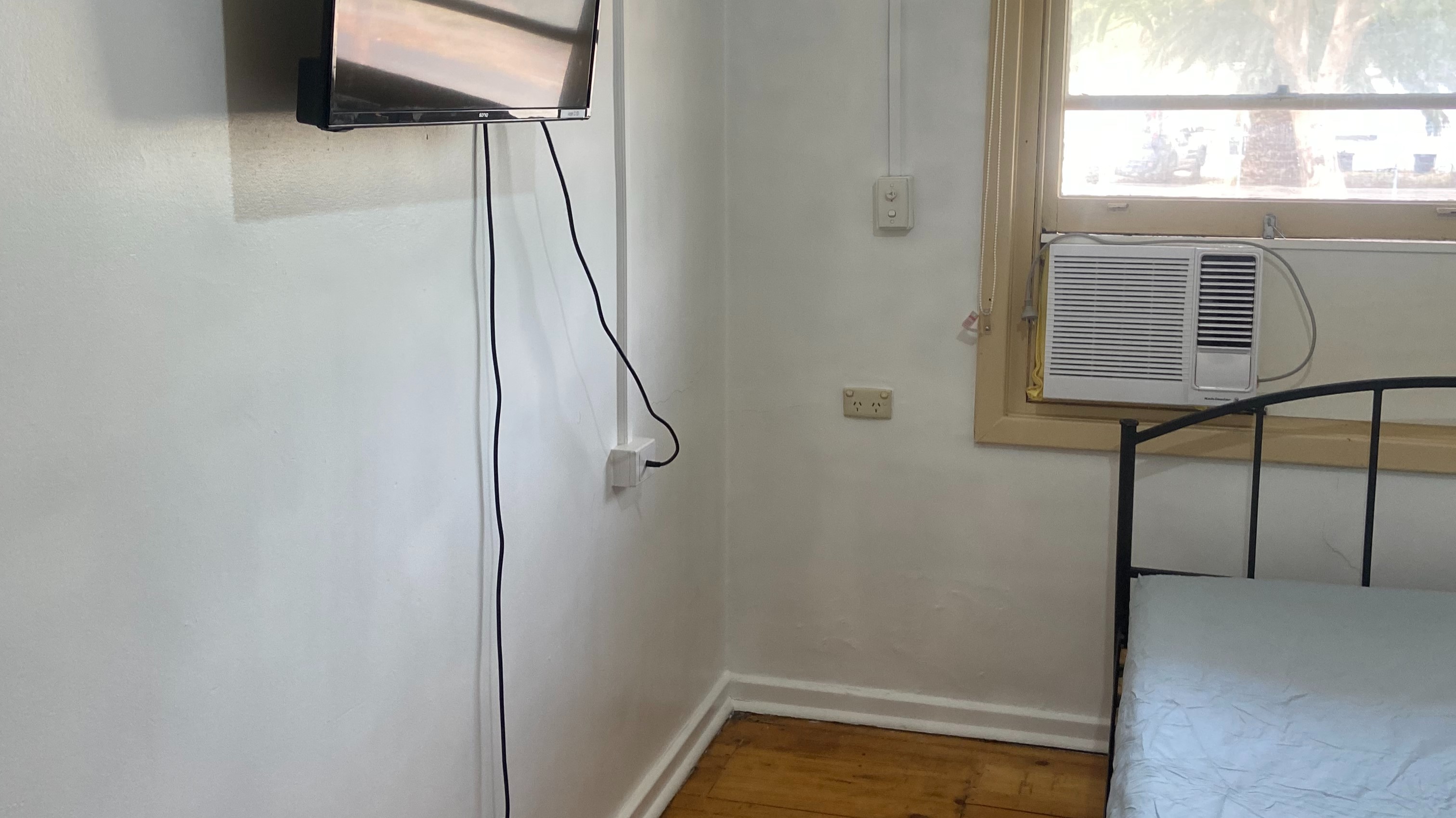 Elizabeth Grove share house TV Wall Mount