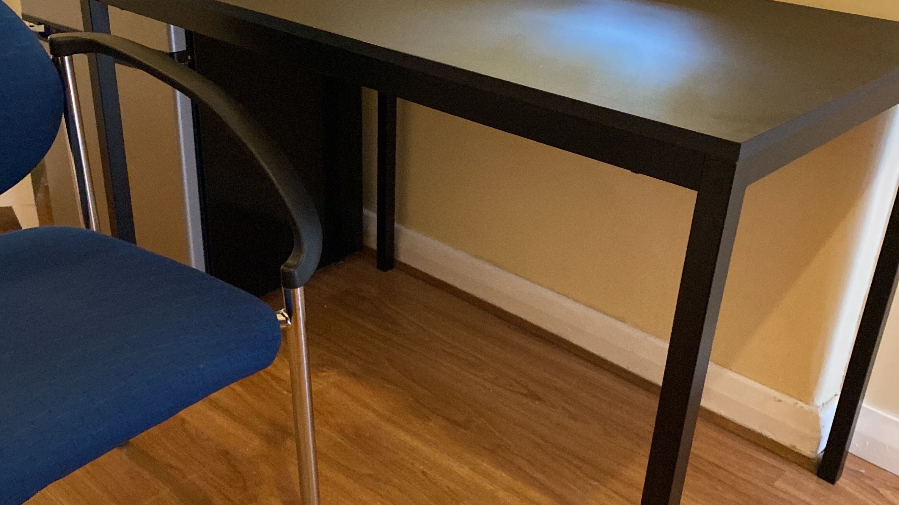 Salisbury Downs share house Desk