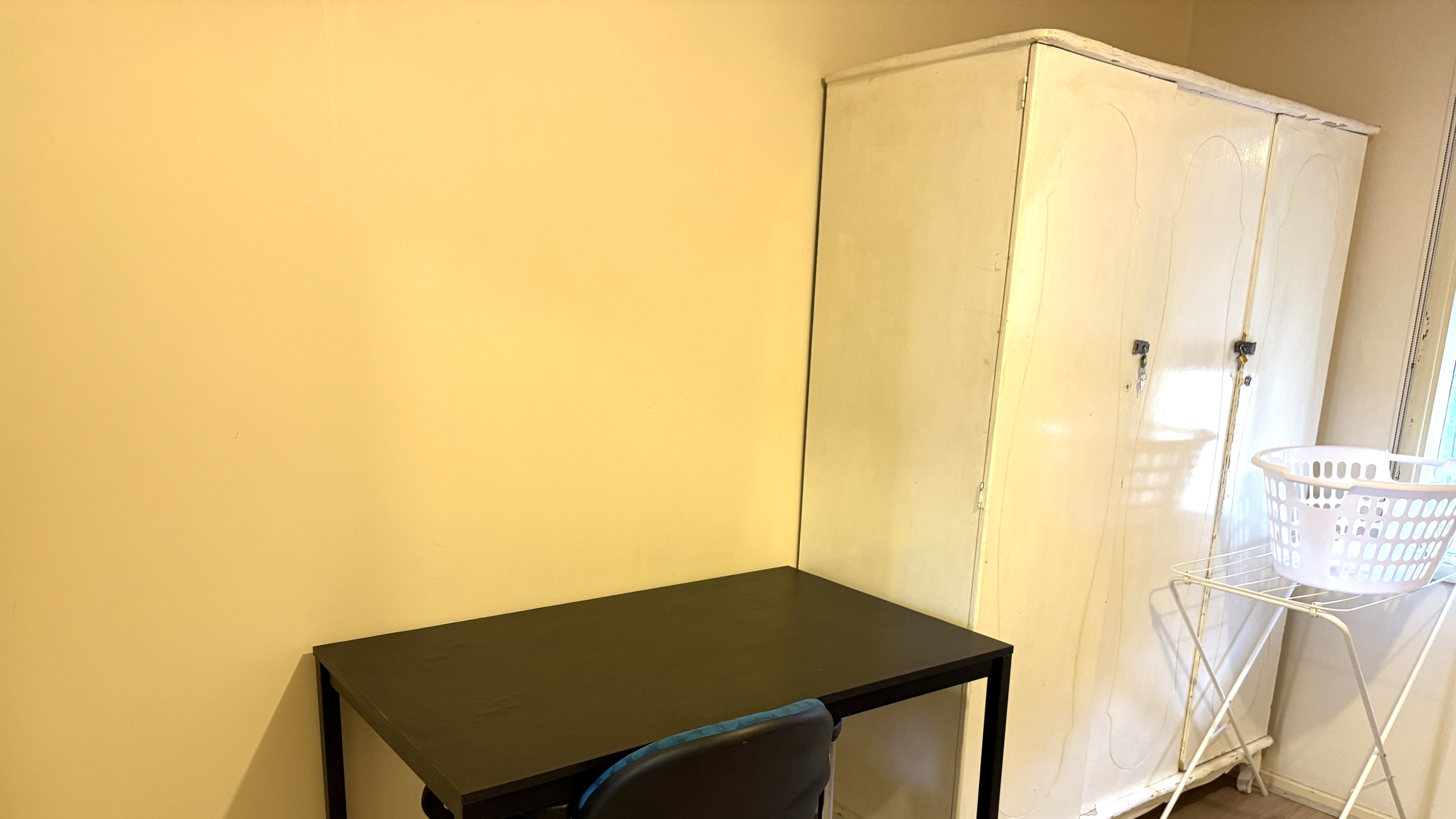 Elizabeth Park share house Desk Area (Alternate Angle) Wardrobe