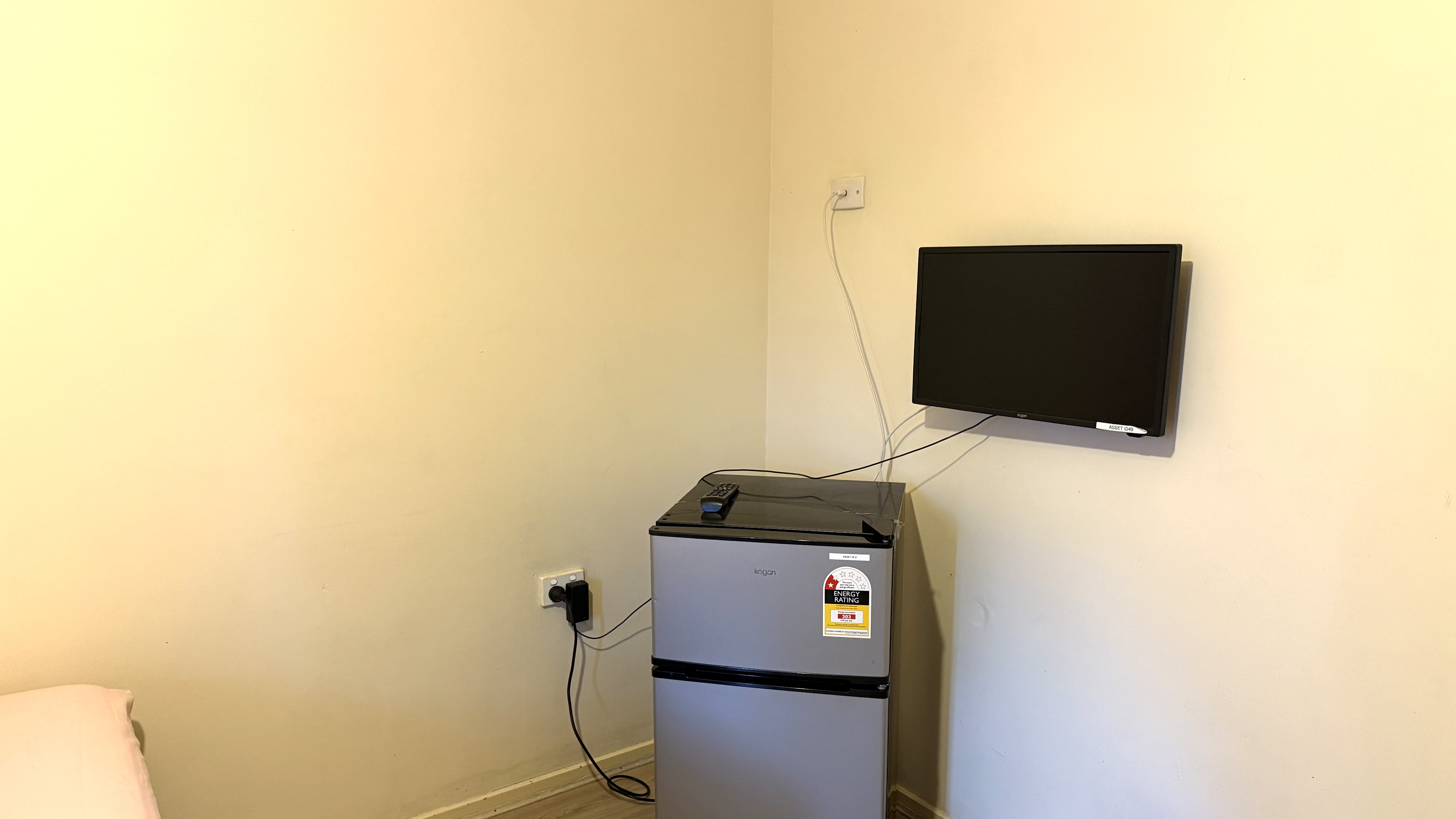 Elizabeth Park share house TV and Bar Fridge