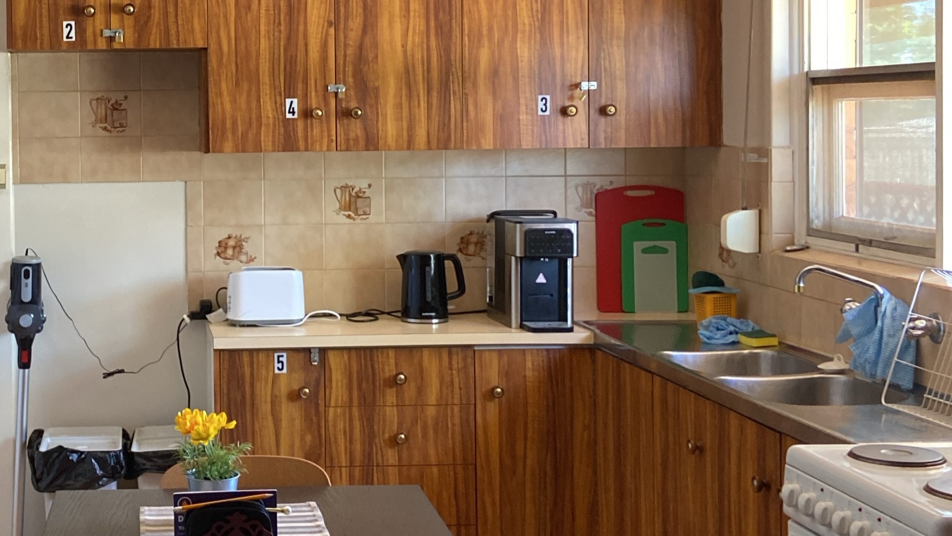 Para Hills West share house Shared Kitchen (Bench and Appliances) shared space
