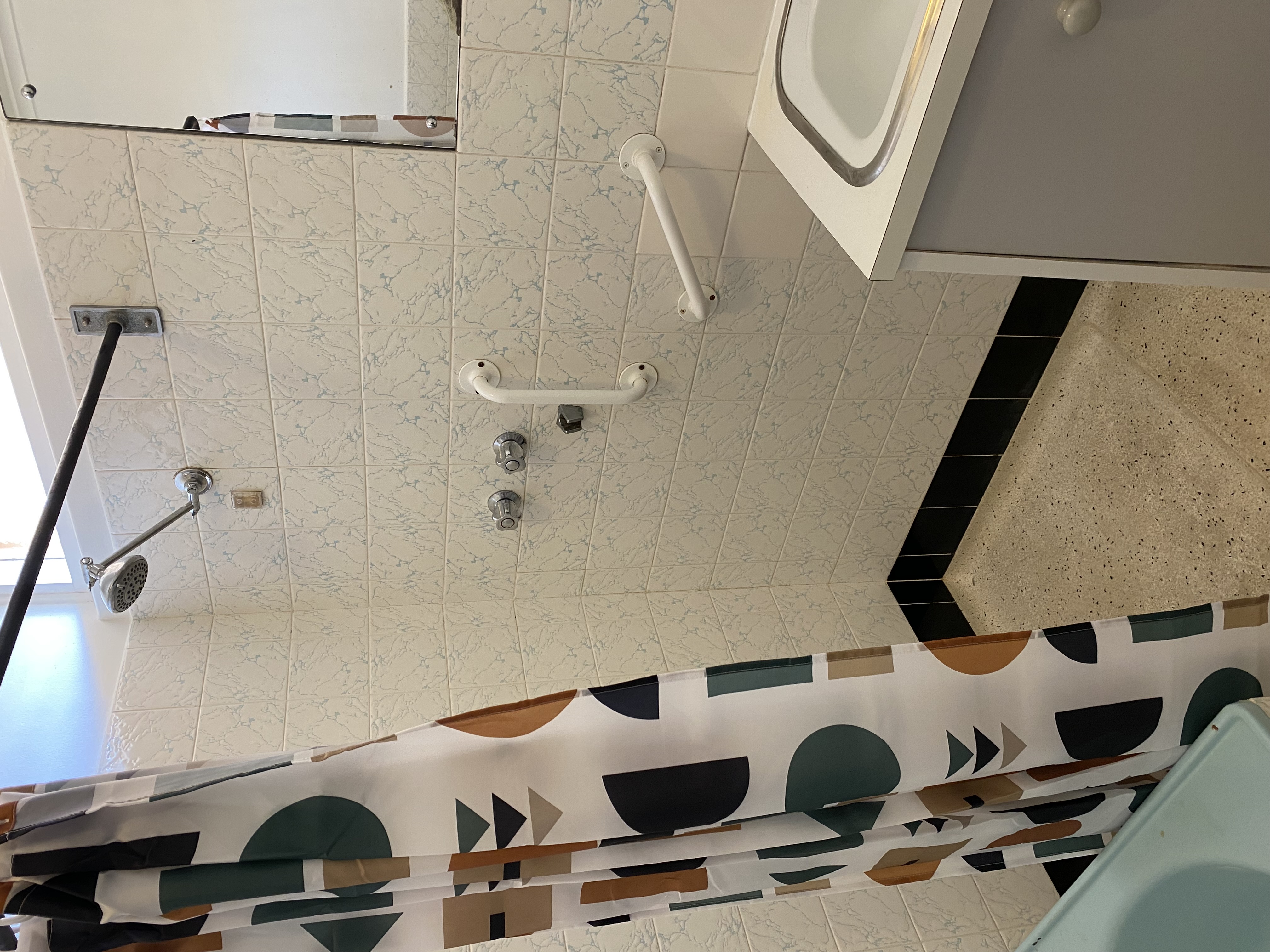 Para Hills West share house Bathroom Shower Area shared space