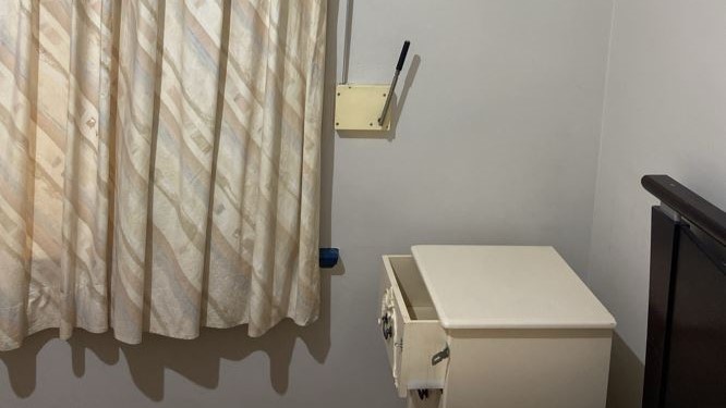 Para Hills West share house Window and Curtains