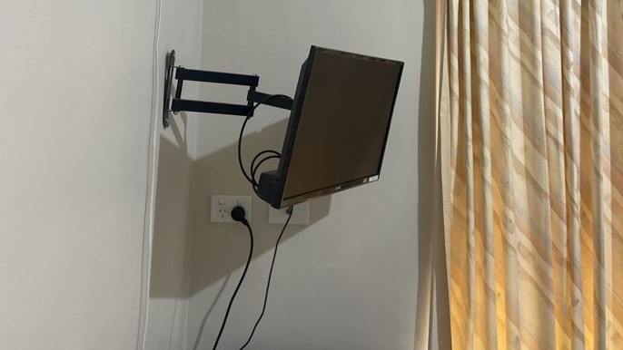 Para Hills West share house TV Wall Mount