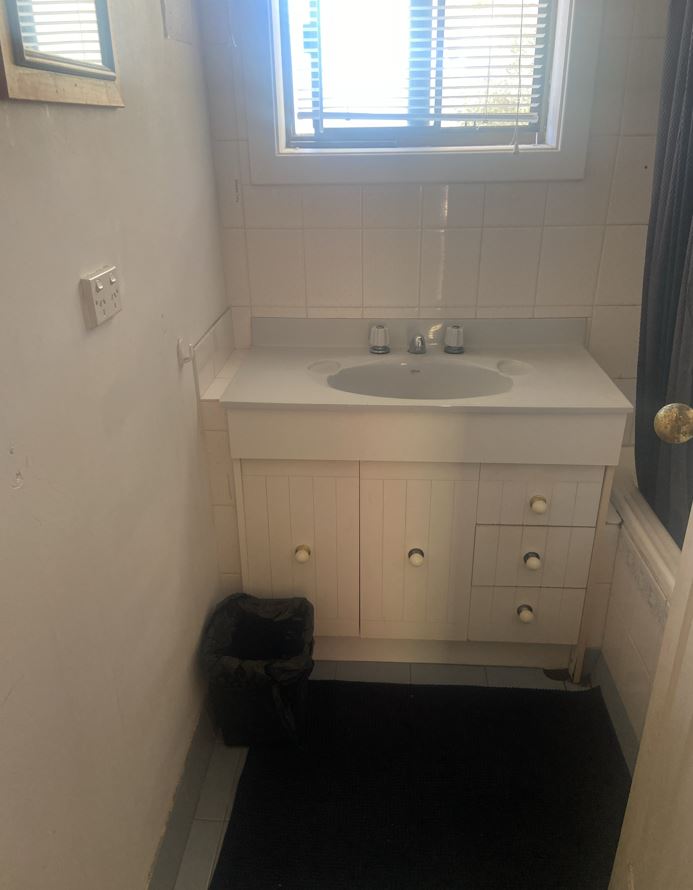 Christies Beach share house Bathroom Vanity and Sink shared space