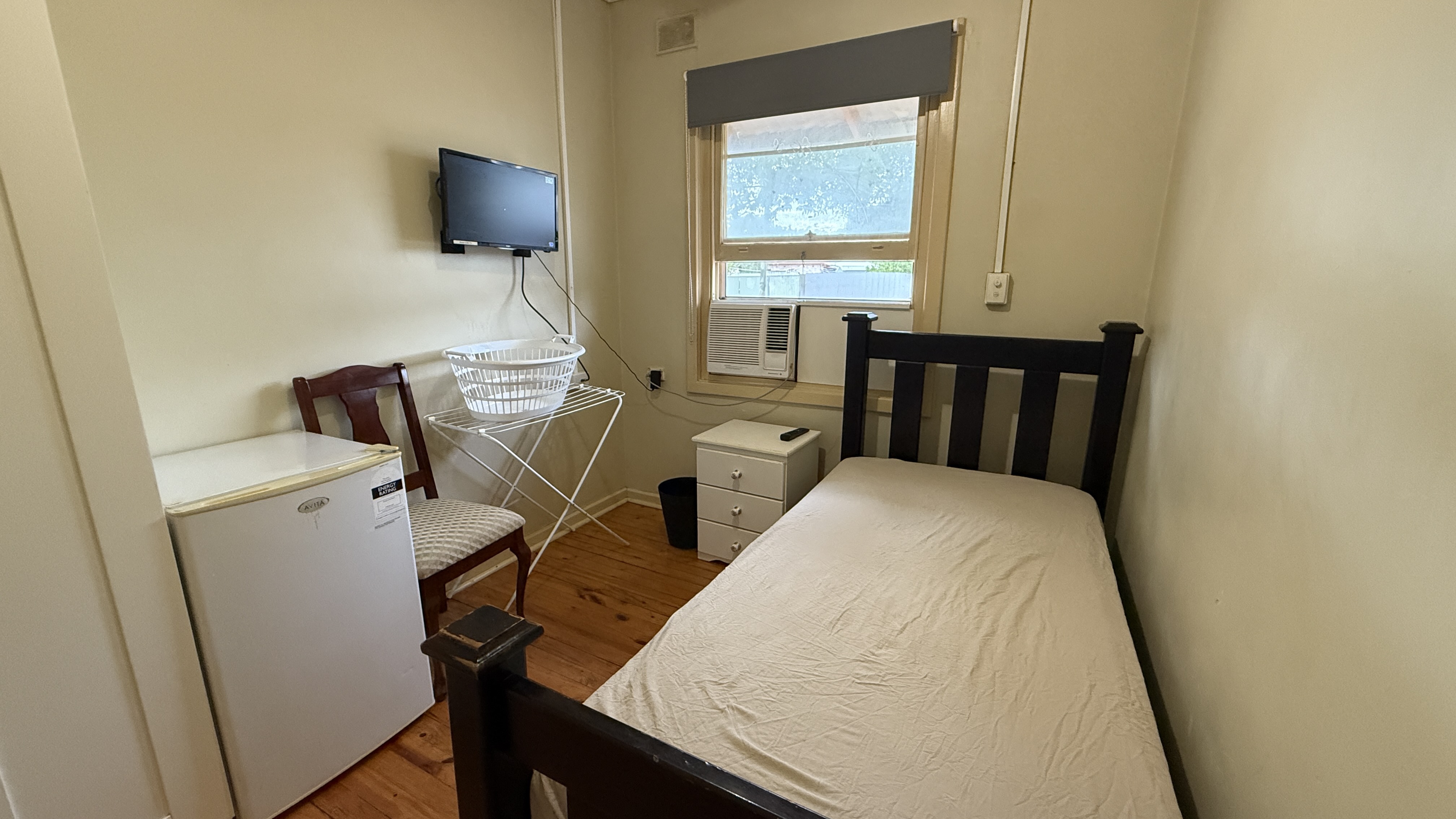 Elizabeth Grove share house Bedroom Layout Bed Air Condition TV Bridge