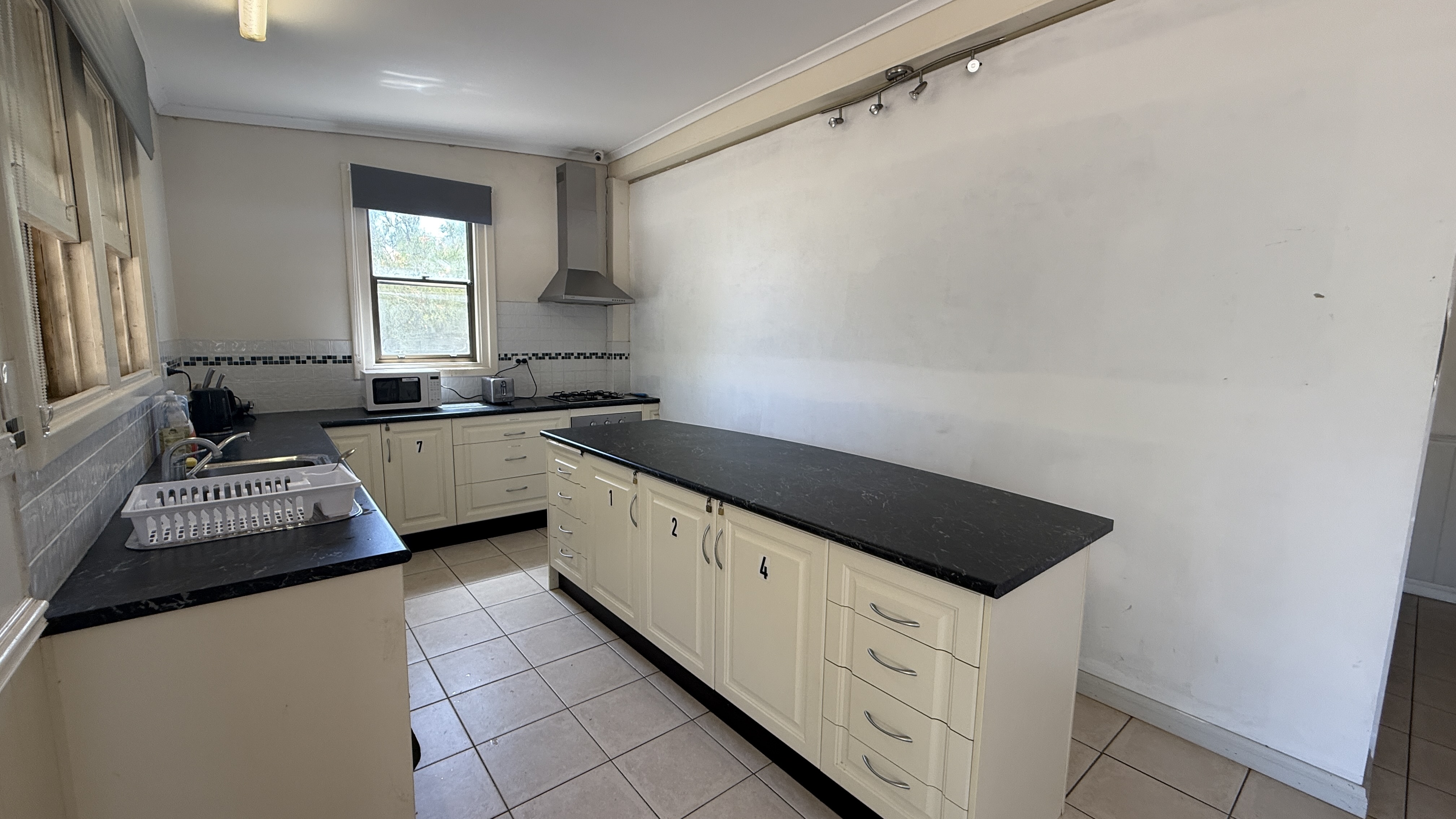 Murray Bridge share house Kitchen Bench and Stove shared space