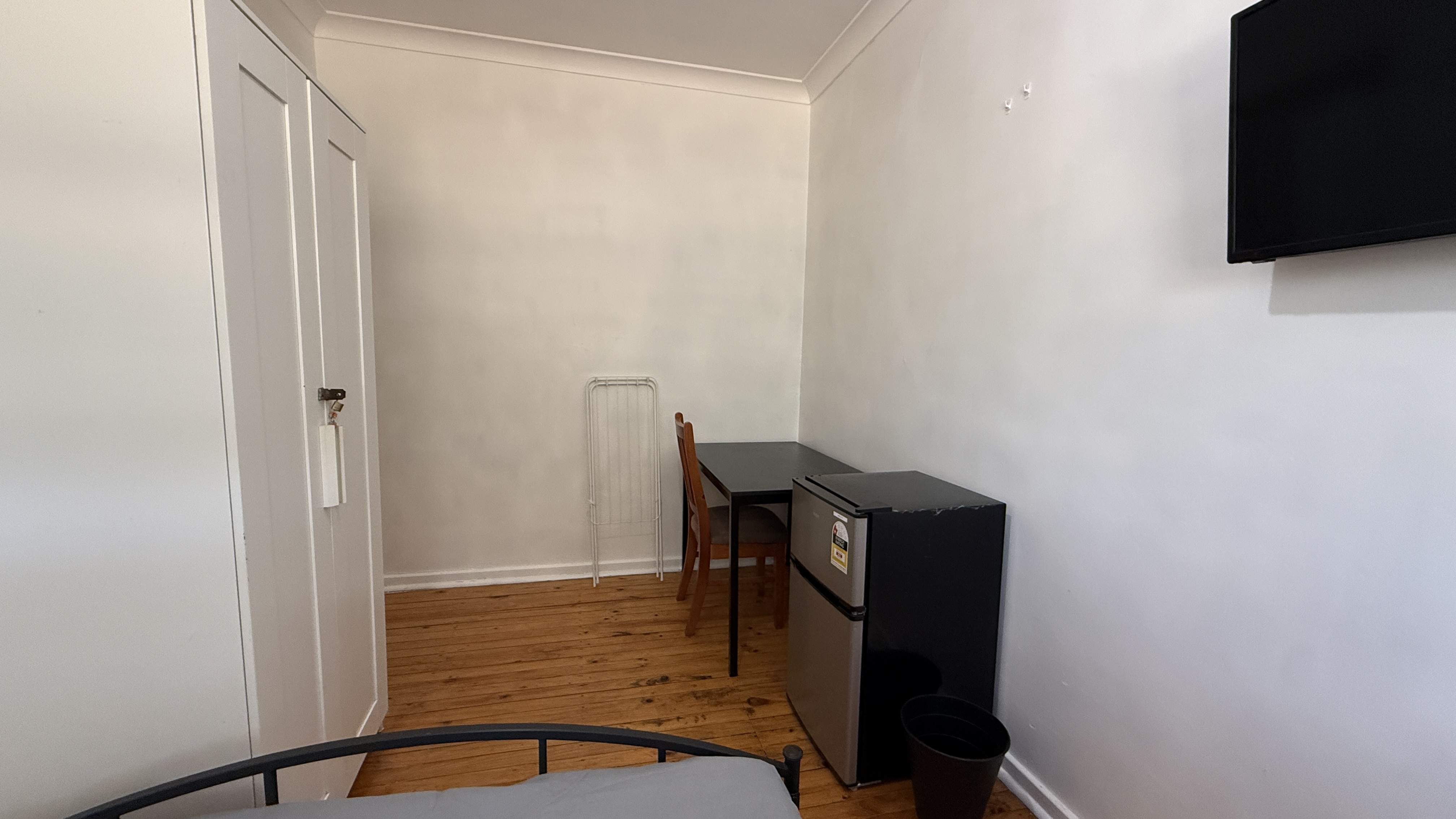 Elizabeth Grove share house TV Wall Mount Fridge Desk