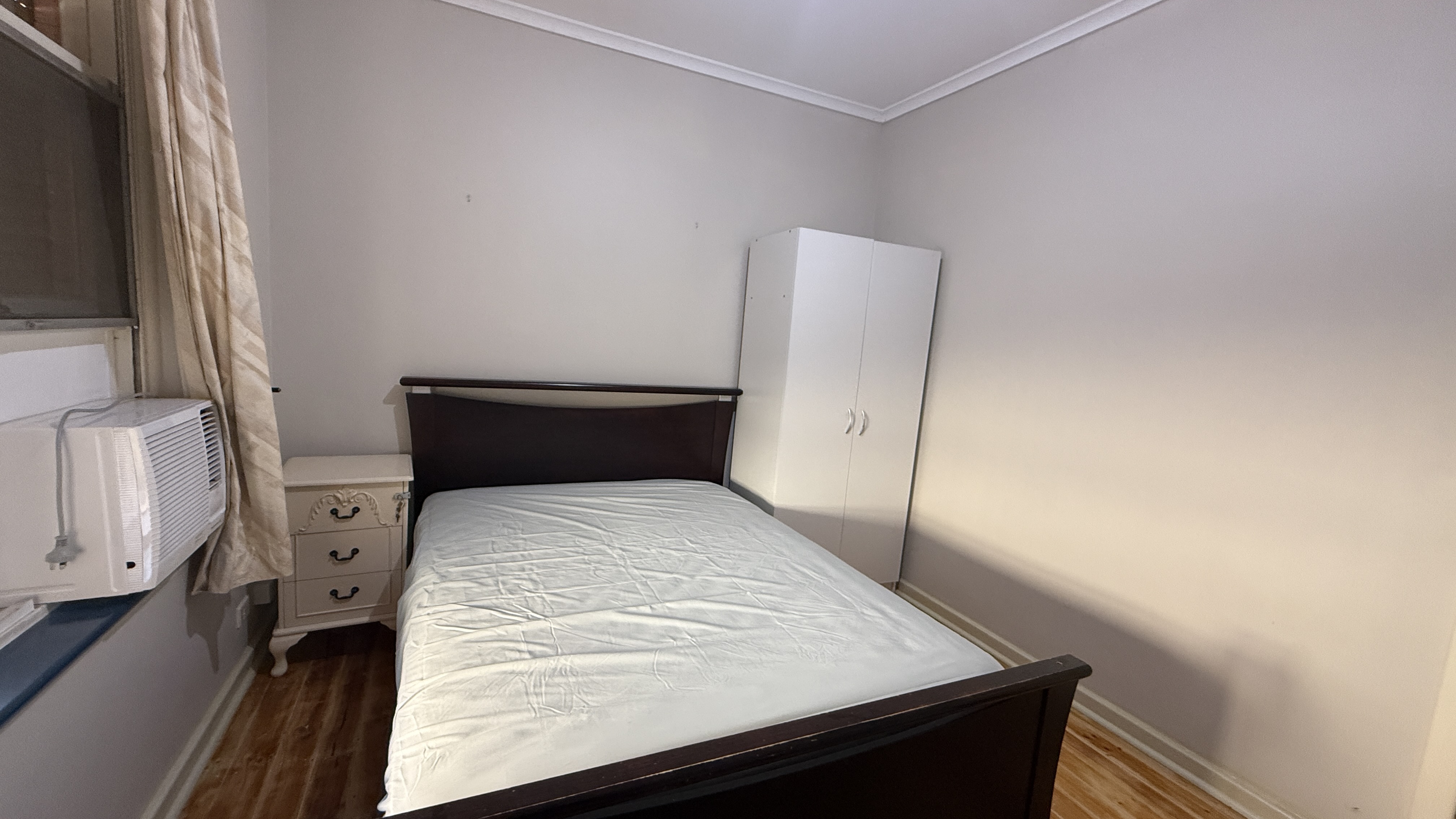 Para Hills West share house Bed Wardrobe