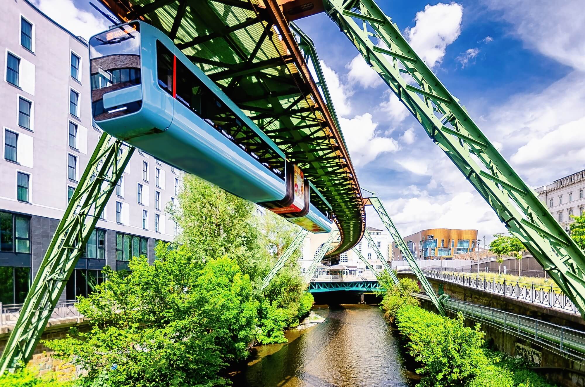 Wuppertaler Schwebebahn über der Wupper