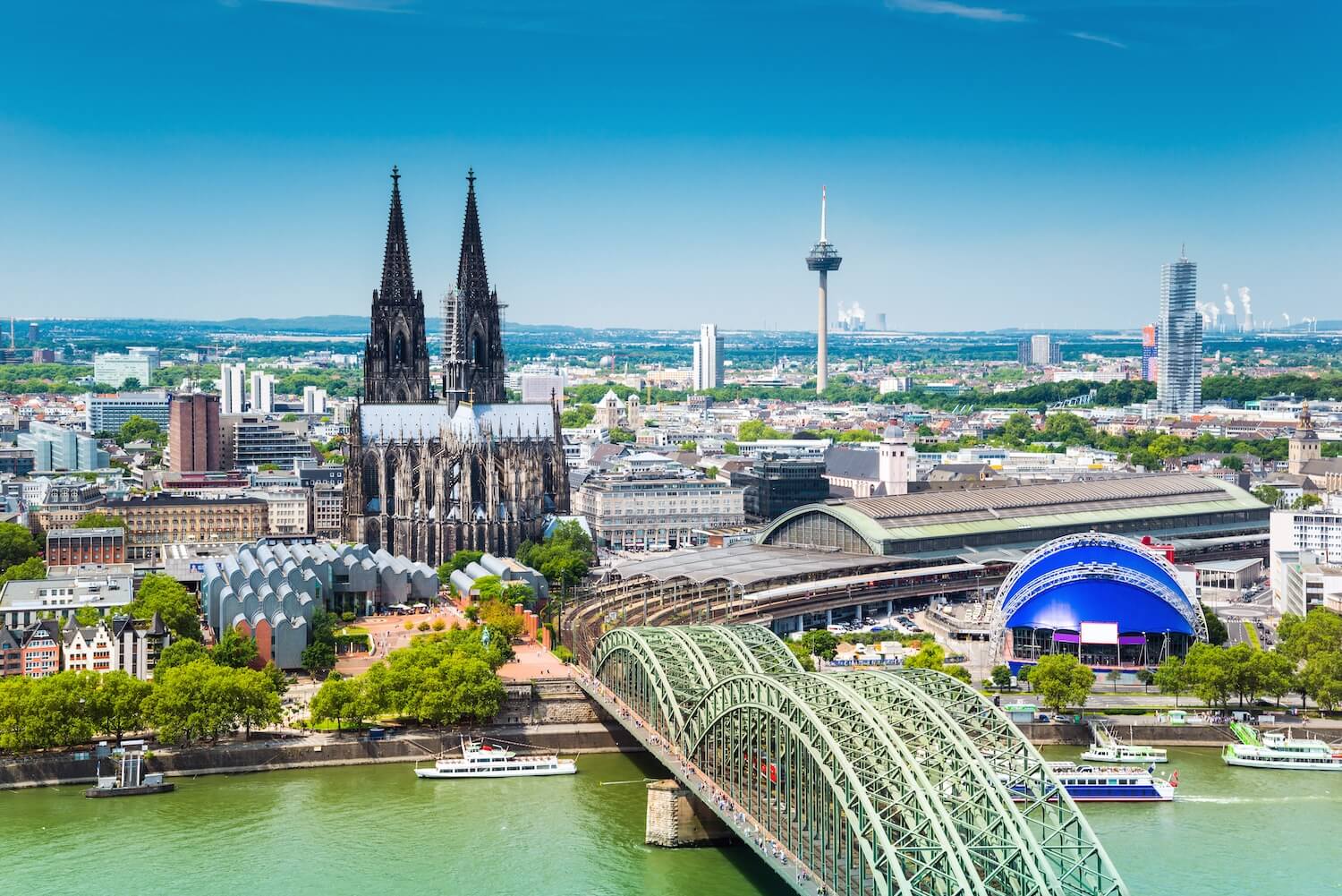 Luftaufnahme der Kölner Skyline