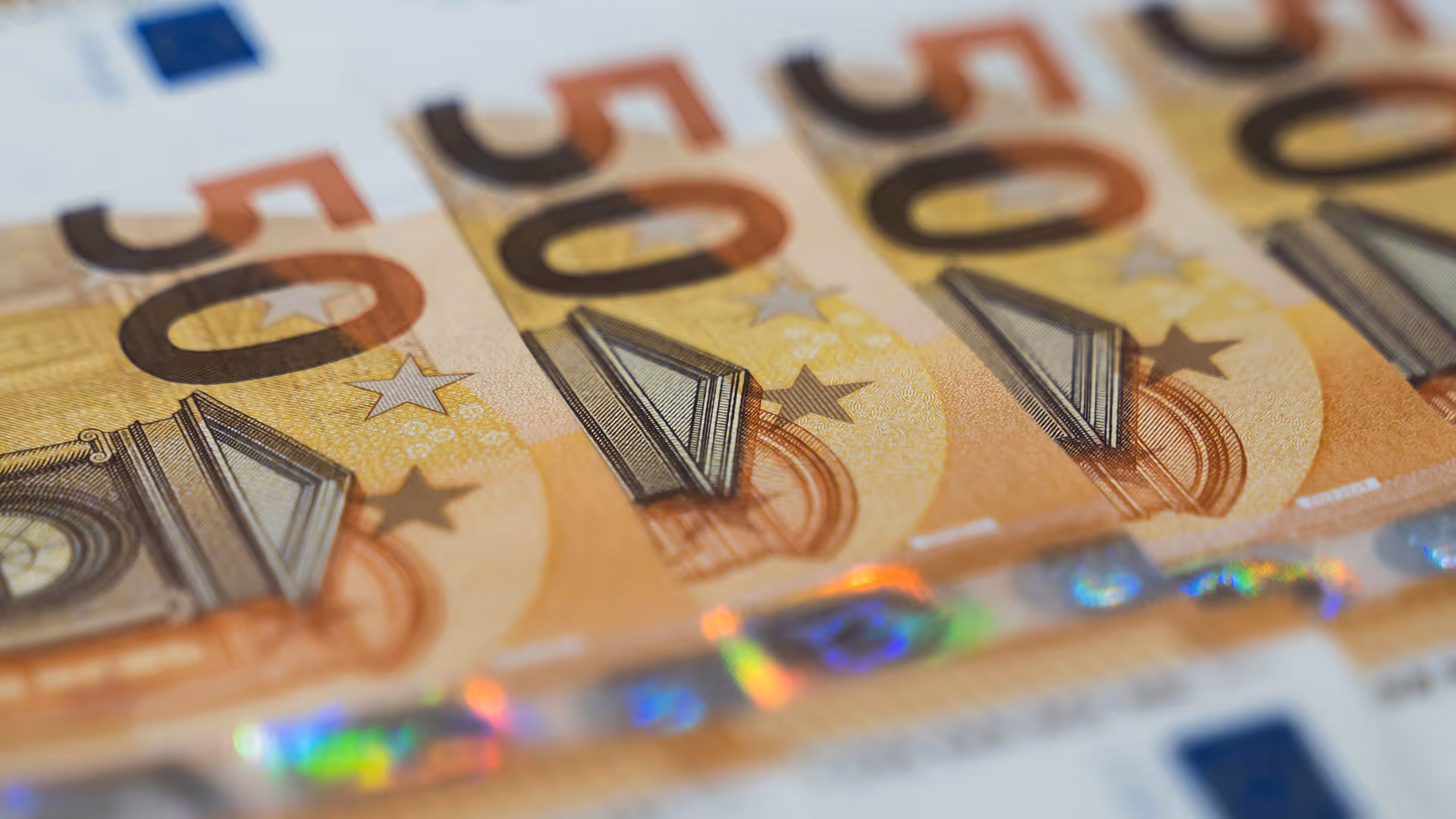 Aufgereihte 50-Euro-Banknoten