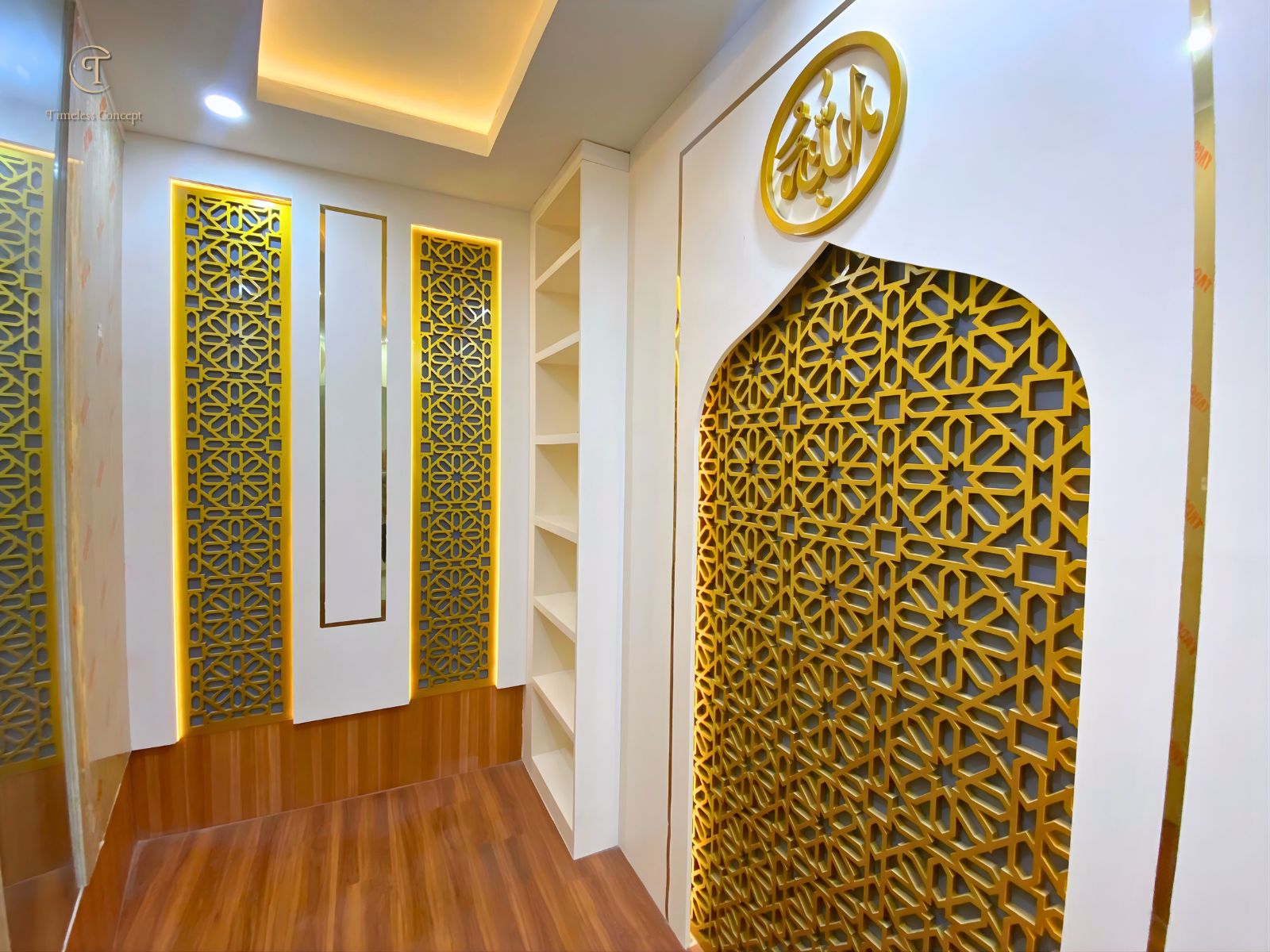Transformasi Ruang Kecil Jadi Mushola Mewah Desain Islami Modern | Panel Ukir Gold | LED Ambient