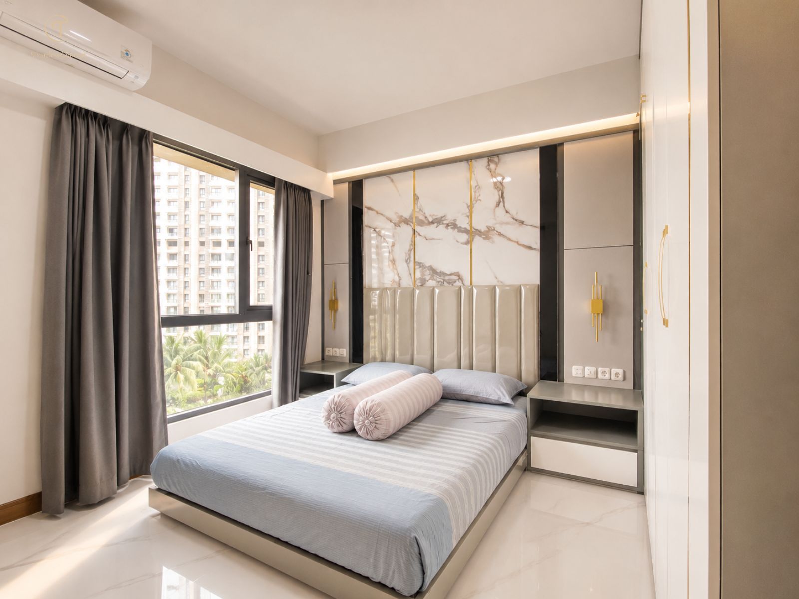 Master Bedroom Modern Luxury Perpaduan Marble, Gold Accents, dan Desain Fungsional yang Mewujudkan Ruang Tidur Elegan 