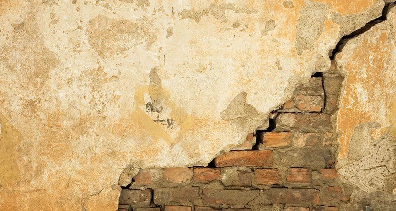 Promotor, según la LOE, impulsa y financia obras. Responde solidariamente por daños constructivos: 10 años estructural, 3 funcional, 1 en acabados.