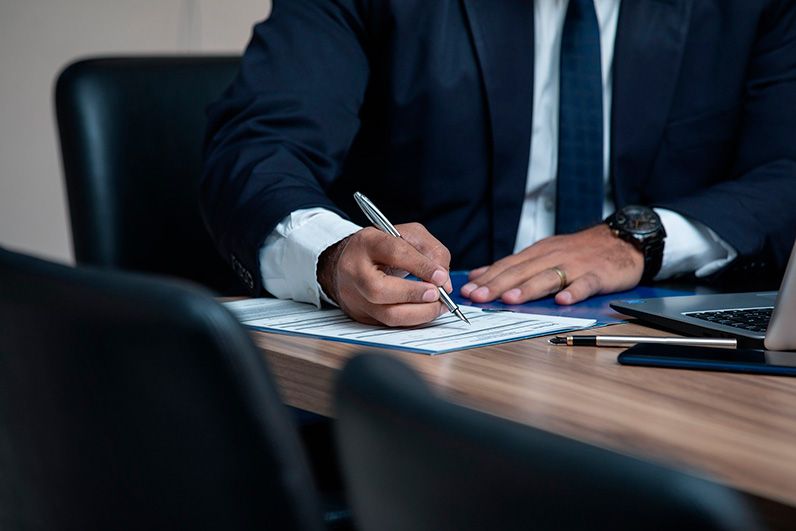 Los acuerdos de refinanciación permiten a empresas en crisis pactar plazos o quitas para evitar el concurso, negociando con acreedores financieros y buscando vi