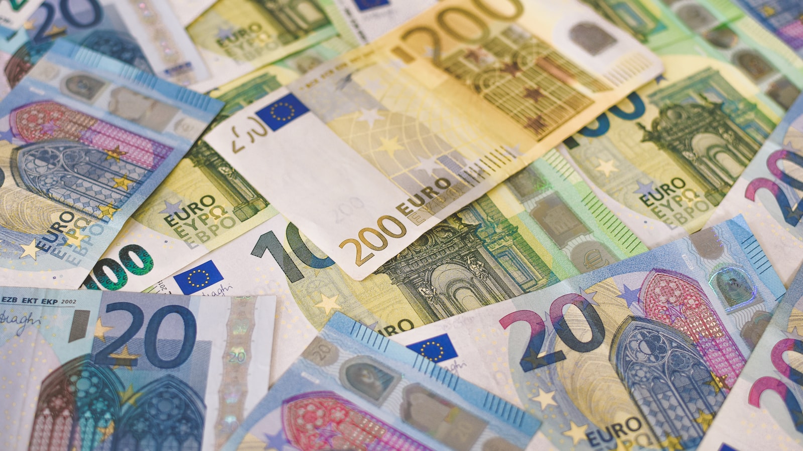 Billets de cinquante et vingt euros