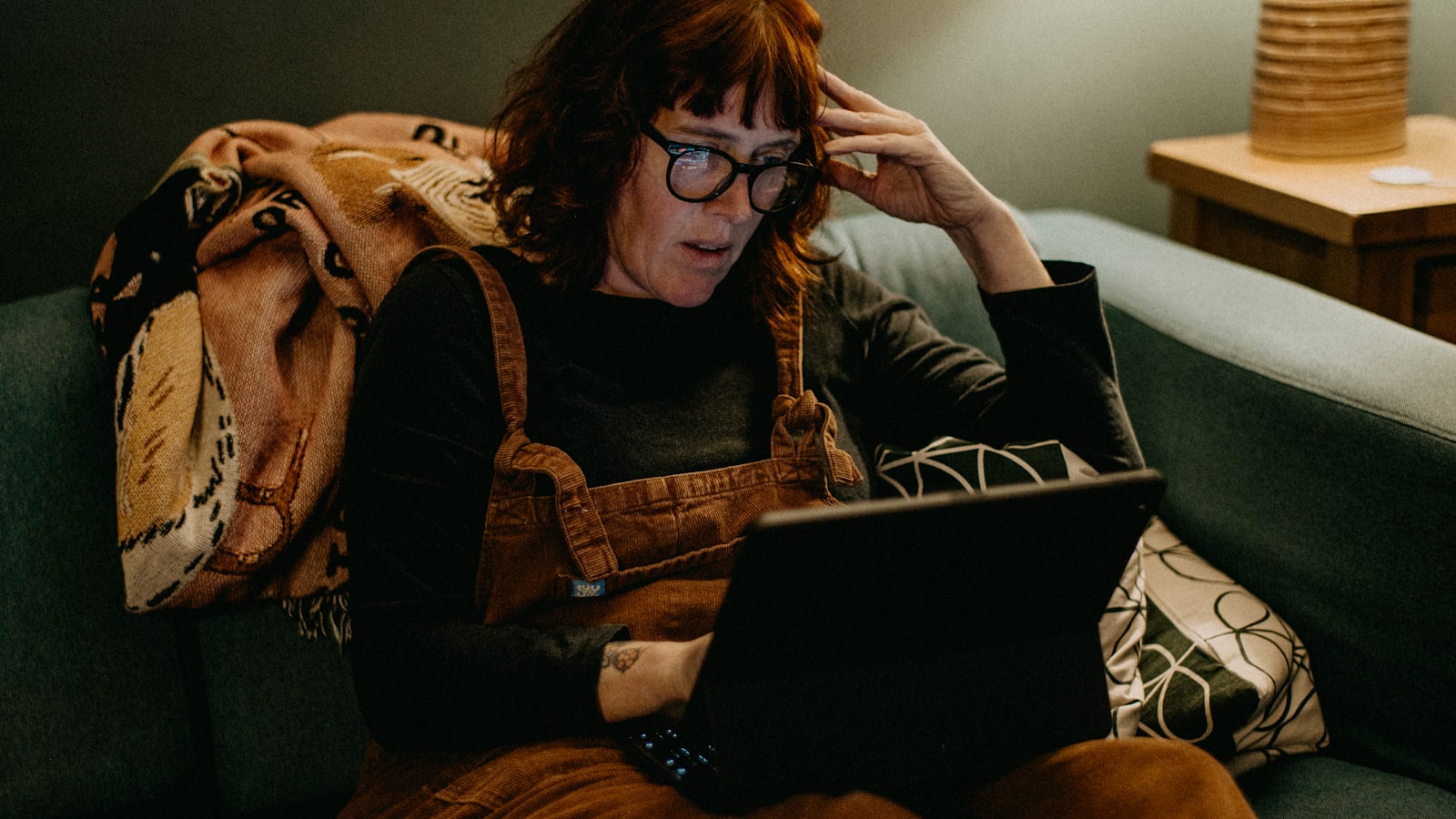 Freelance cherchant des missions depuis son canapé