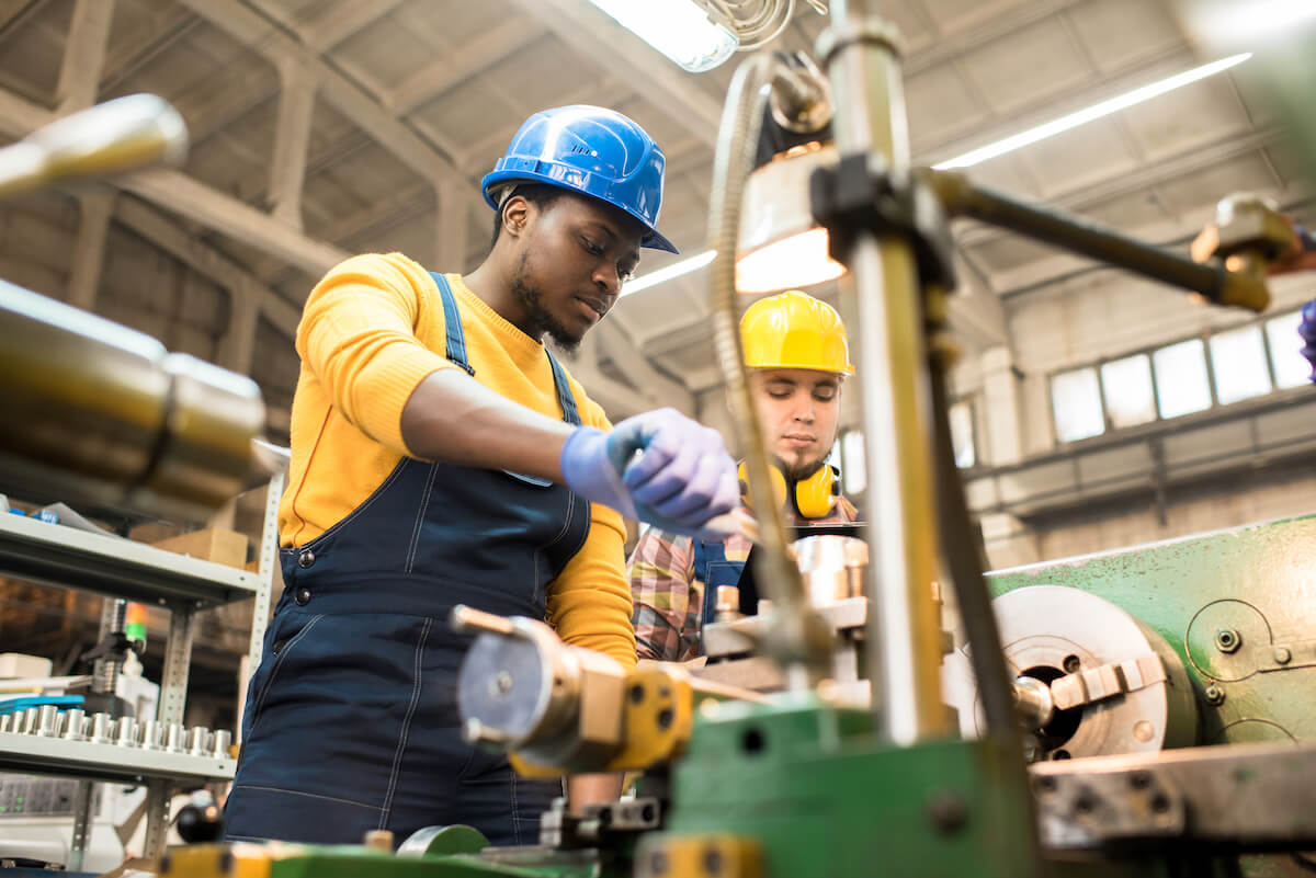 Vendor vs supplier: workers wearing hard hats while working