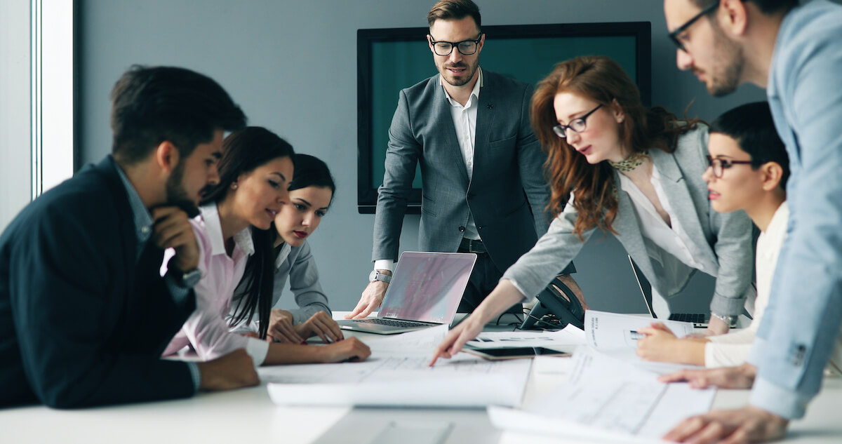 FCPA compliance: entrepreneurs having a meeting